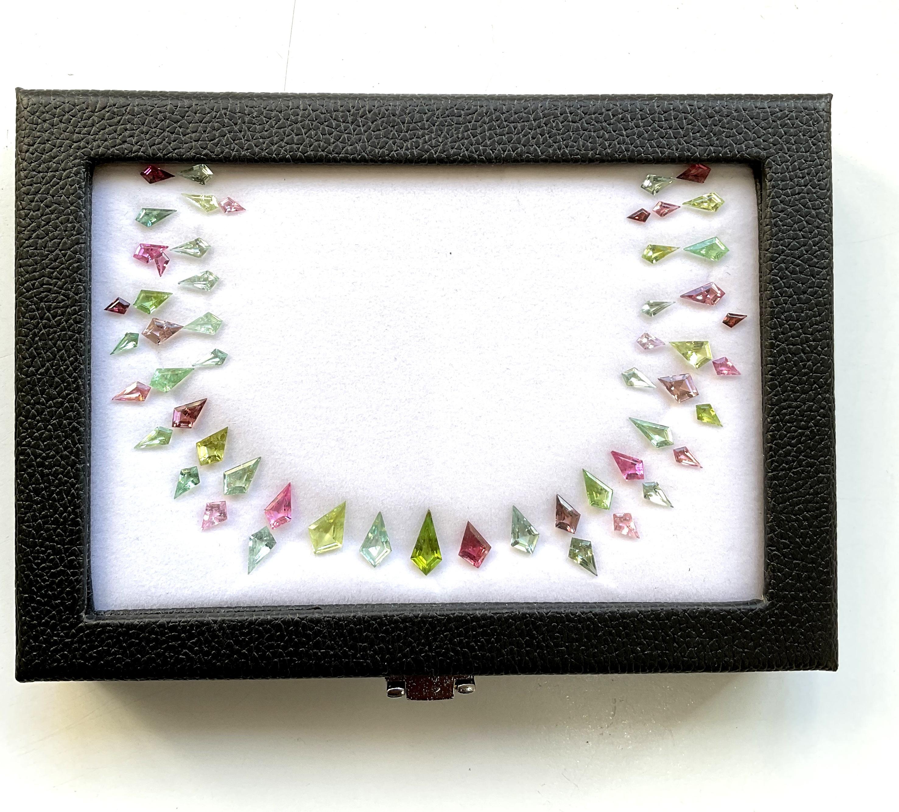 37,94 Karat Multi Turmalin Top-Qualität Fancy Layout für Schmuck natürlichen Edelstein

Edelstein - Multi-Turmalin
Gewicht - 37,94 ct
Größe - 5x3 bis 13x8,5 MM
Stück - 54

