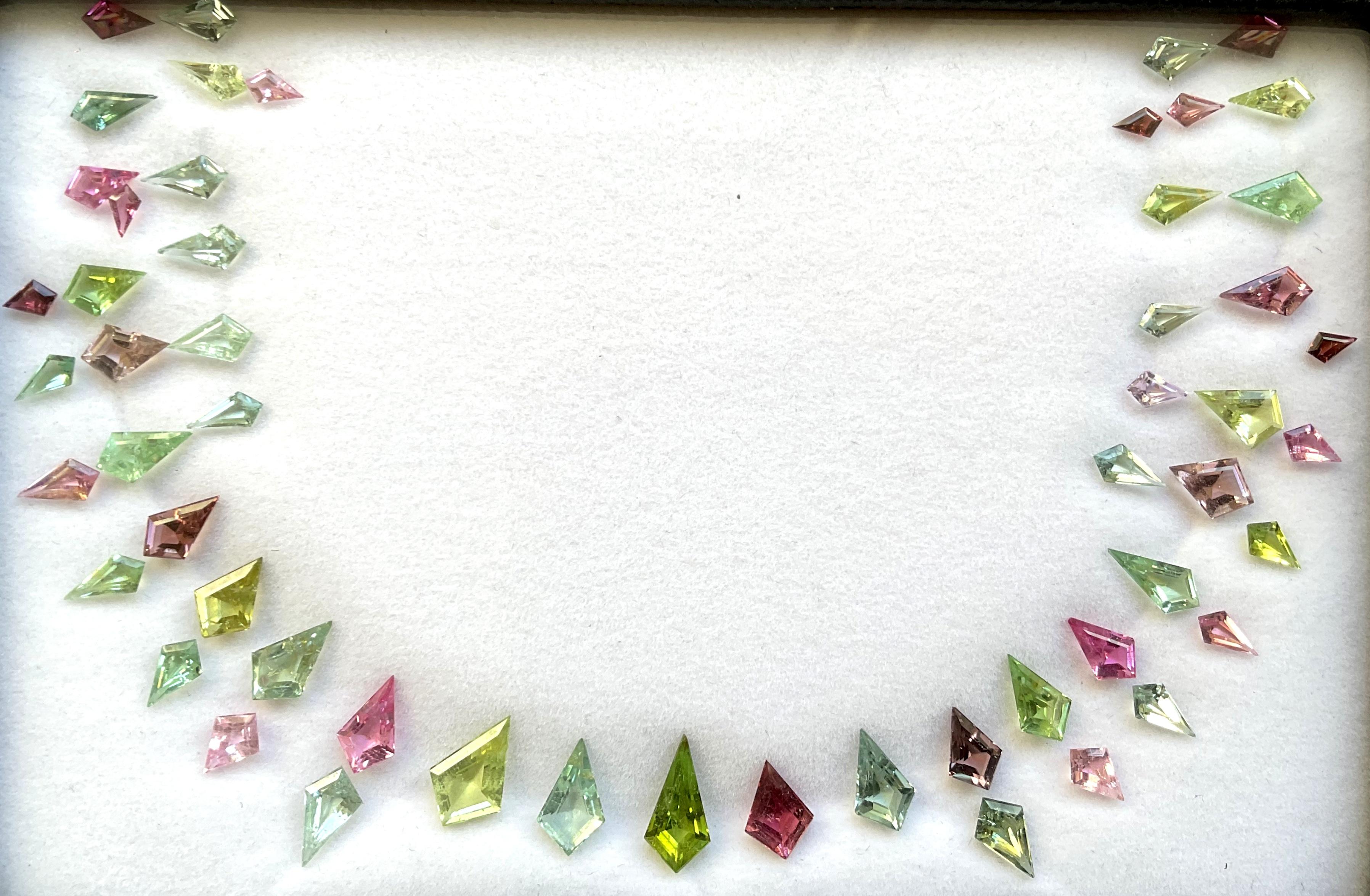 37,94 Karat Multi Turmalin Top-Qualität Fancy Layout für Schmuck natürlichen Edelstein (Schildschliff) im Angebot