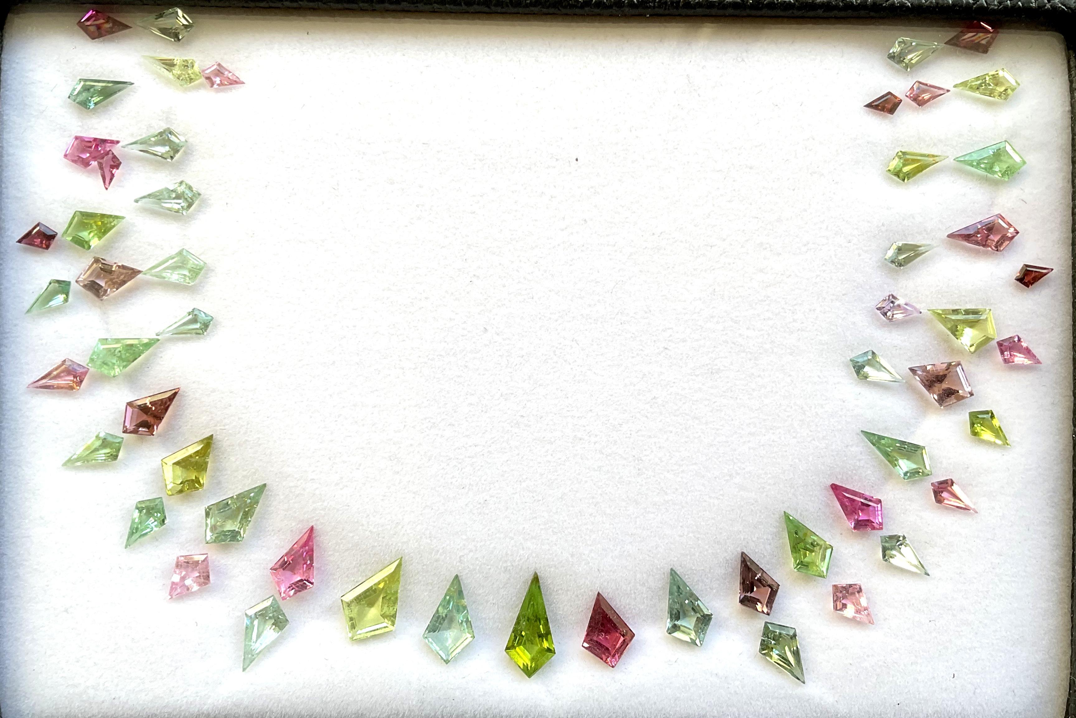 37,94 Karat Multi Turmalin Top-Qualität Fancy Layout für Schmuck natürlichen Edelstein im Zustand „Neu“ im Angebot in Jaipur, RJ