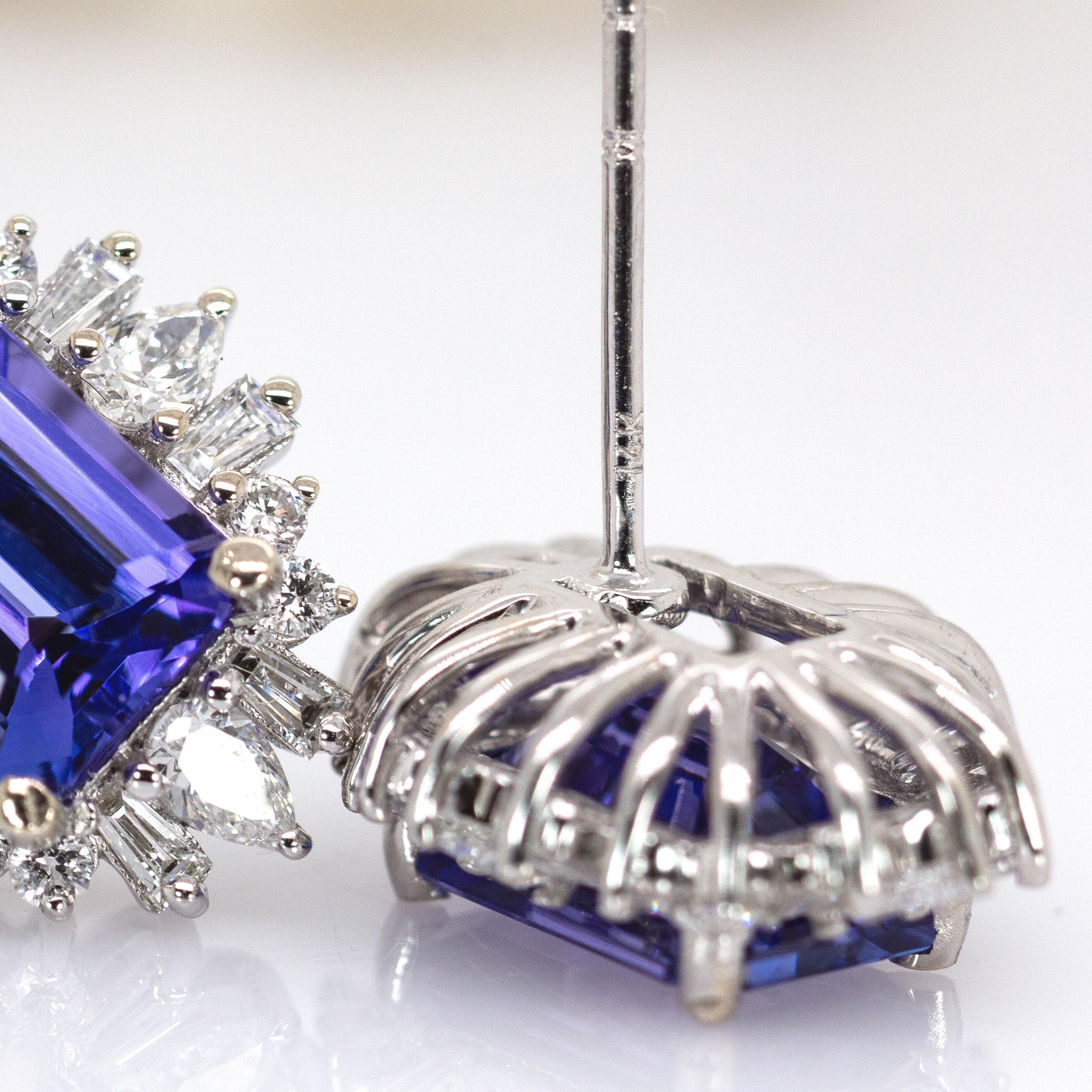 Orecchini con tanzanite da 3,79 carati e diamanti naturali: oro bianco massiccio 14k  8x6 mm in vendita 1