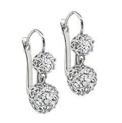 Boucles d'oreilles pendantes en platine serties de diamants (3,79 carats au total)