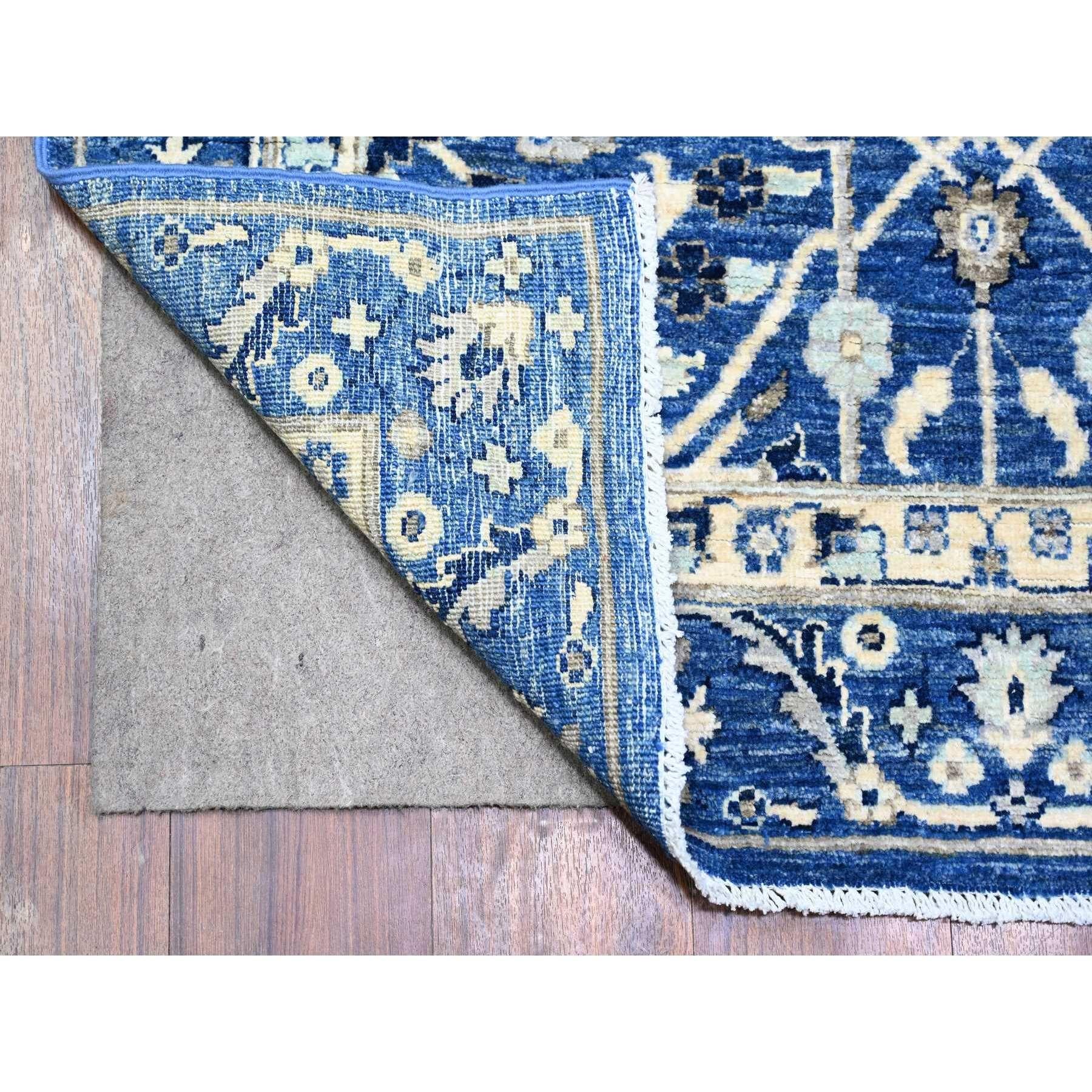 Dies ist eine wirklich echte one-of-a-kind Fine Peshawar mit Heriz Design Hand geknüpft orientalischen Teppich. Es wurde monatelang von erfahrenen Kunsthandwerkern in jahrhundertealten Webtechniken geknüpft.
Primäre MATERIALIEN: Wolle
Latex: Kein