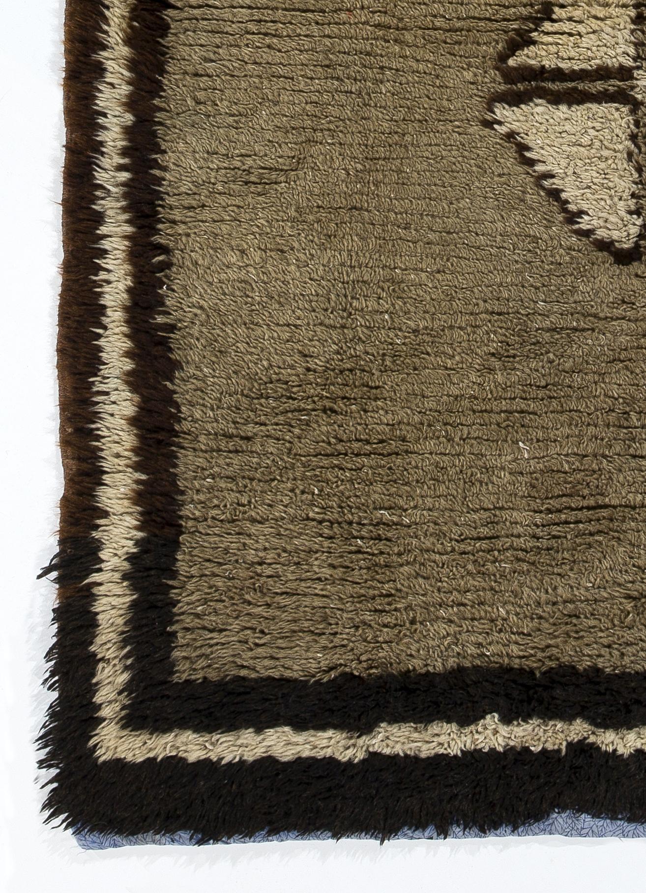 Late 20th Century 3.7x5 Ft Tulu Rug with a Four Leafed Clover. All Natural Gray, Brown, Beige Wool