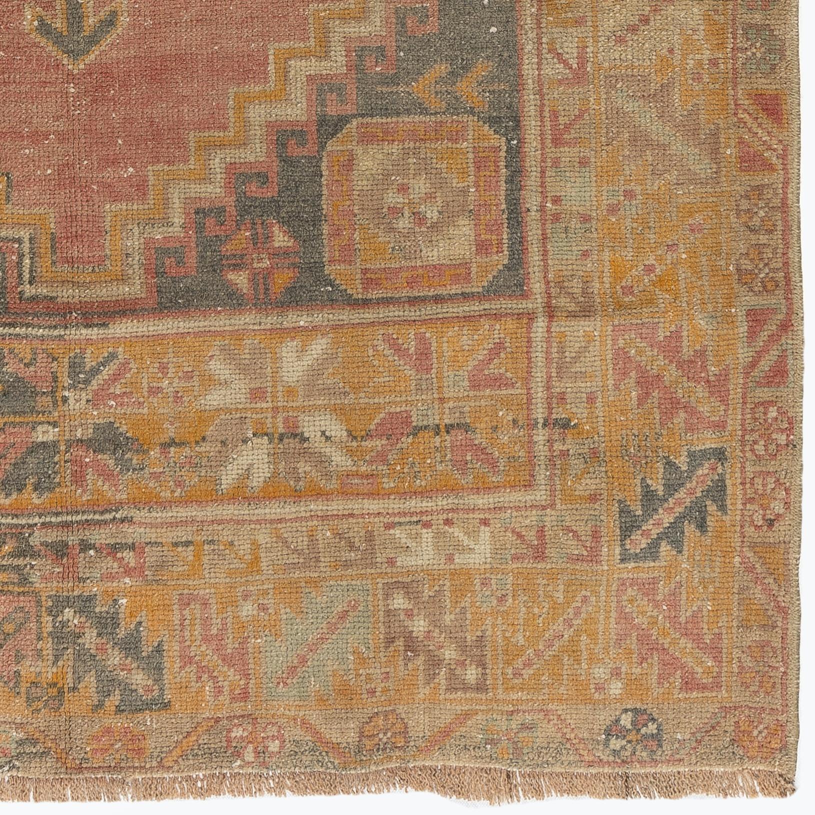 Alfombra Vintage Tradicional de 3,7x5,7 Pies para Casas de Campo, Interiores Rústicos y Tribales en Bueno estado para la venta en Spring Valley, NY