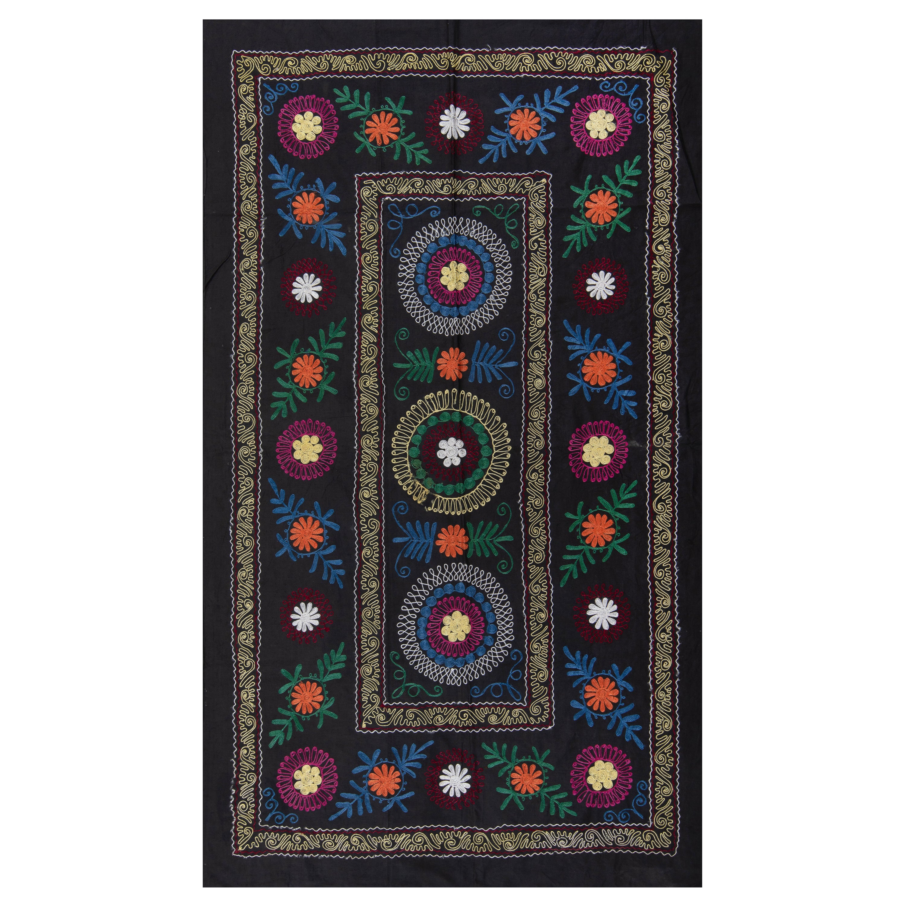Copriletto in seta vintage con ricamo 3,7x6,3 piedi Uzbek Suzani in nero
