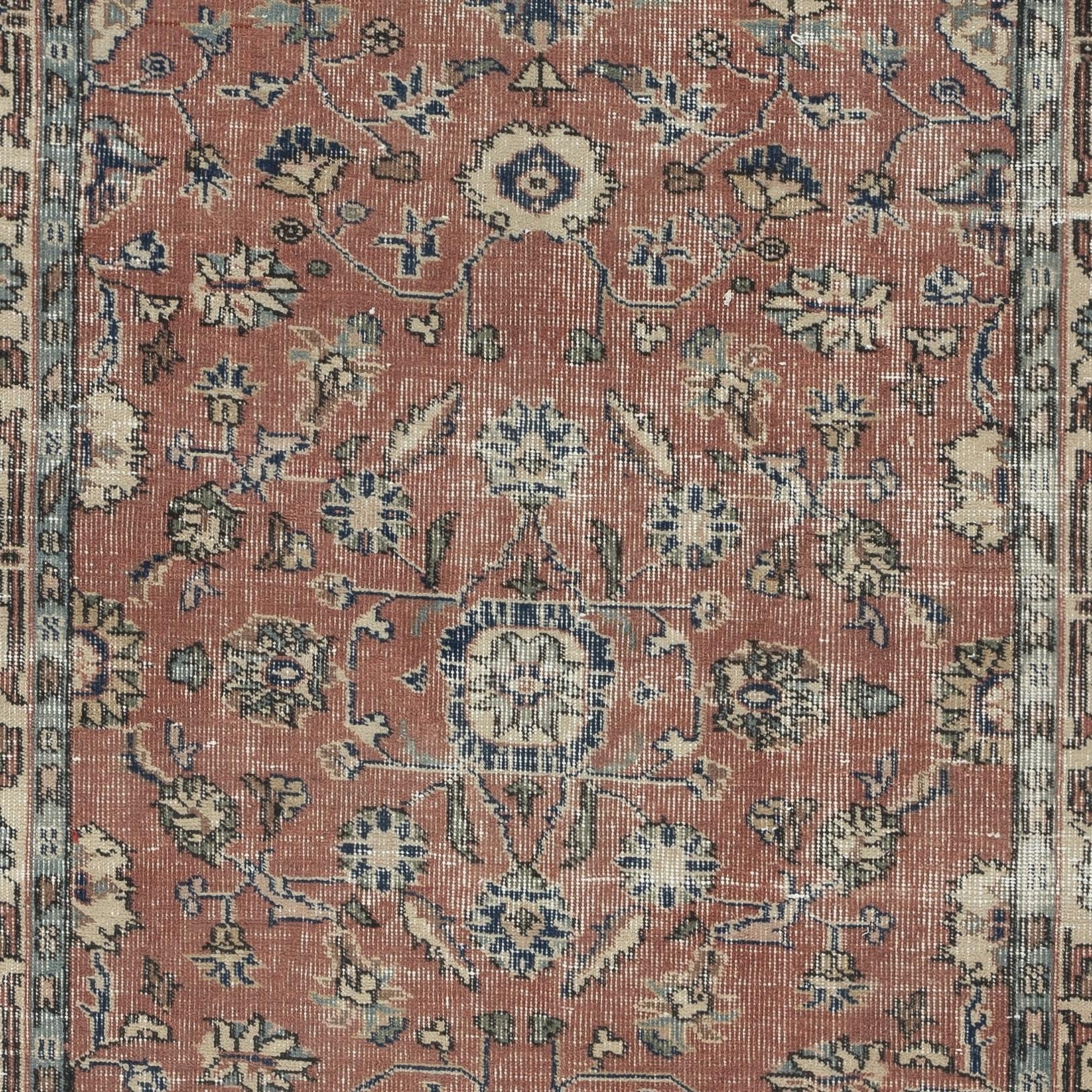 Turco 3.7x6.4 Ft Tappeto d'epoca fatto a mano in lana rossa turca con disegno floreale in vendita