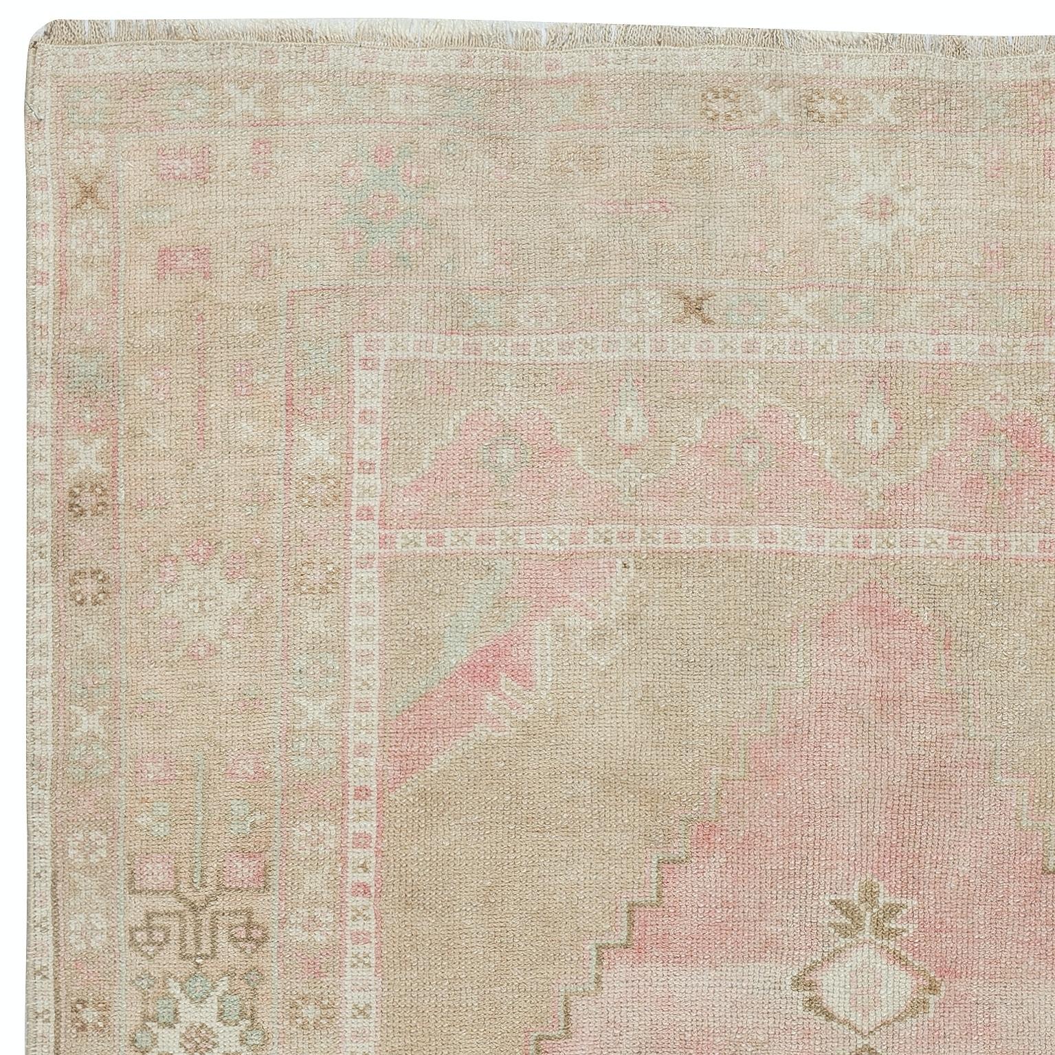 Alfombra Oriental Turca Vintage de 3,7x6,4 Pies. Alfombra única hecha a mano. 100% lana Turco en venta
