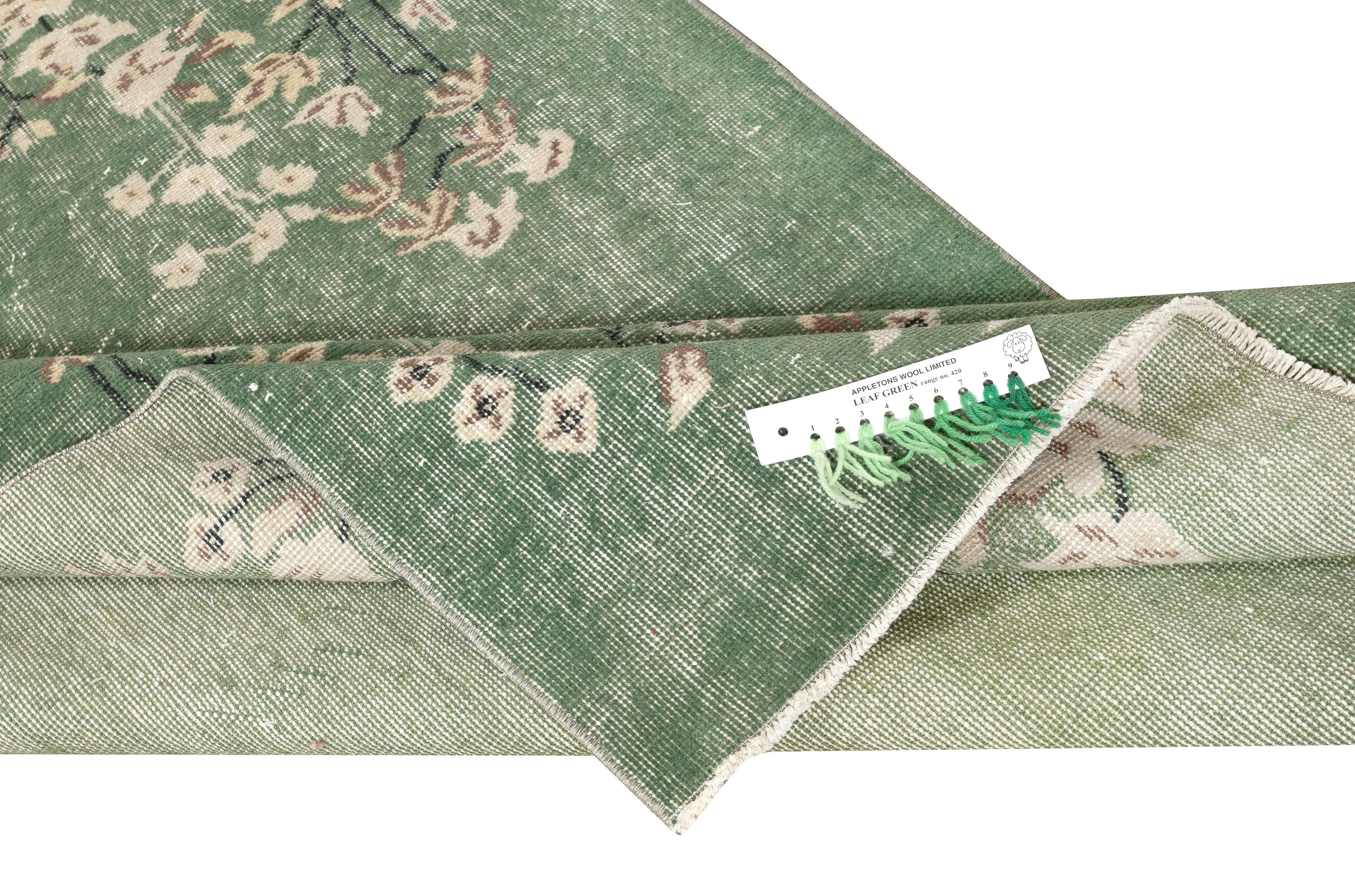 3.7x6.5 Ft Vintage Grüner Teppich mit chinesischem Art Deco Design. Handgeknüpft in der Türkei (Moderne) im Angebot