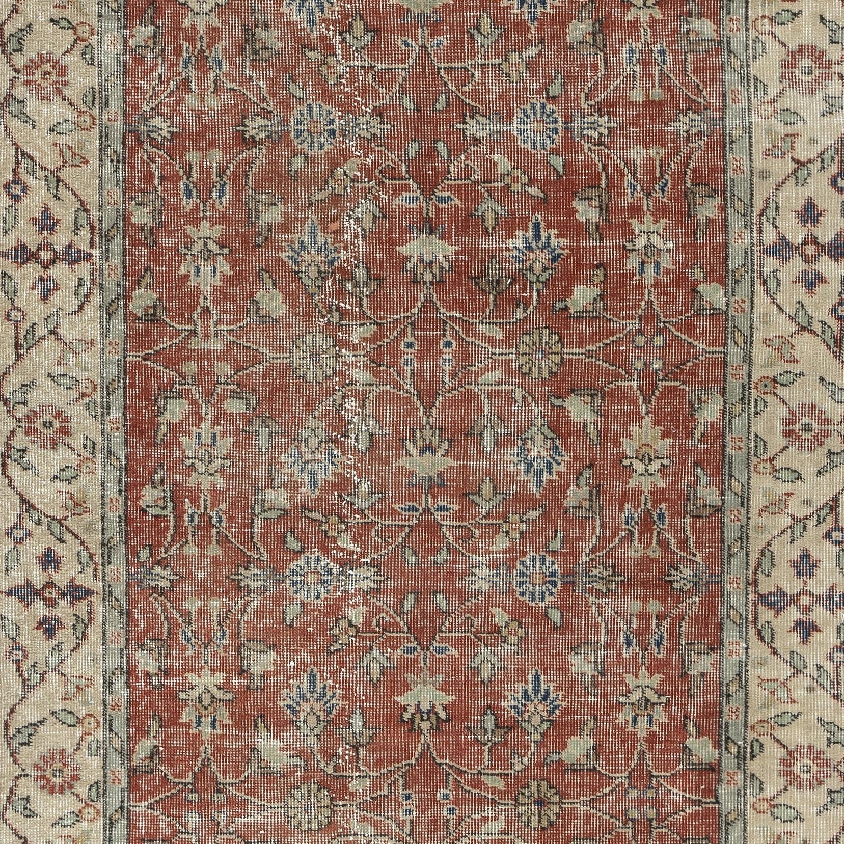 Turco 3.7x6.5 Ft Tappeto d'epoca fatto a mano in lana rossa turca con disegno floreale in vendita