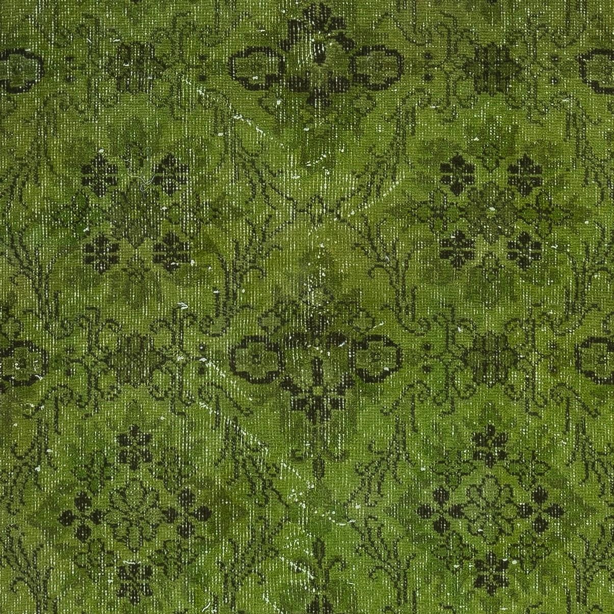 3.7x6.6 Ft Grüner Akzentteppich für Contemporary Interiors. Handgeknüpft in der Türkei im Zustand „Gut“ im Angebot in Spring Valley, NY