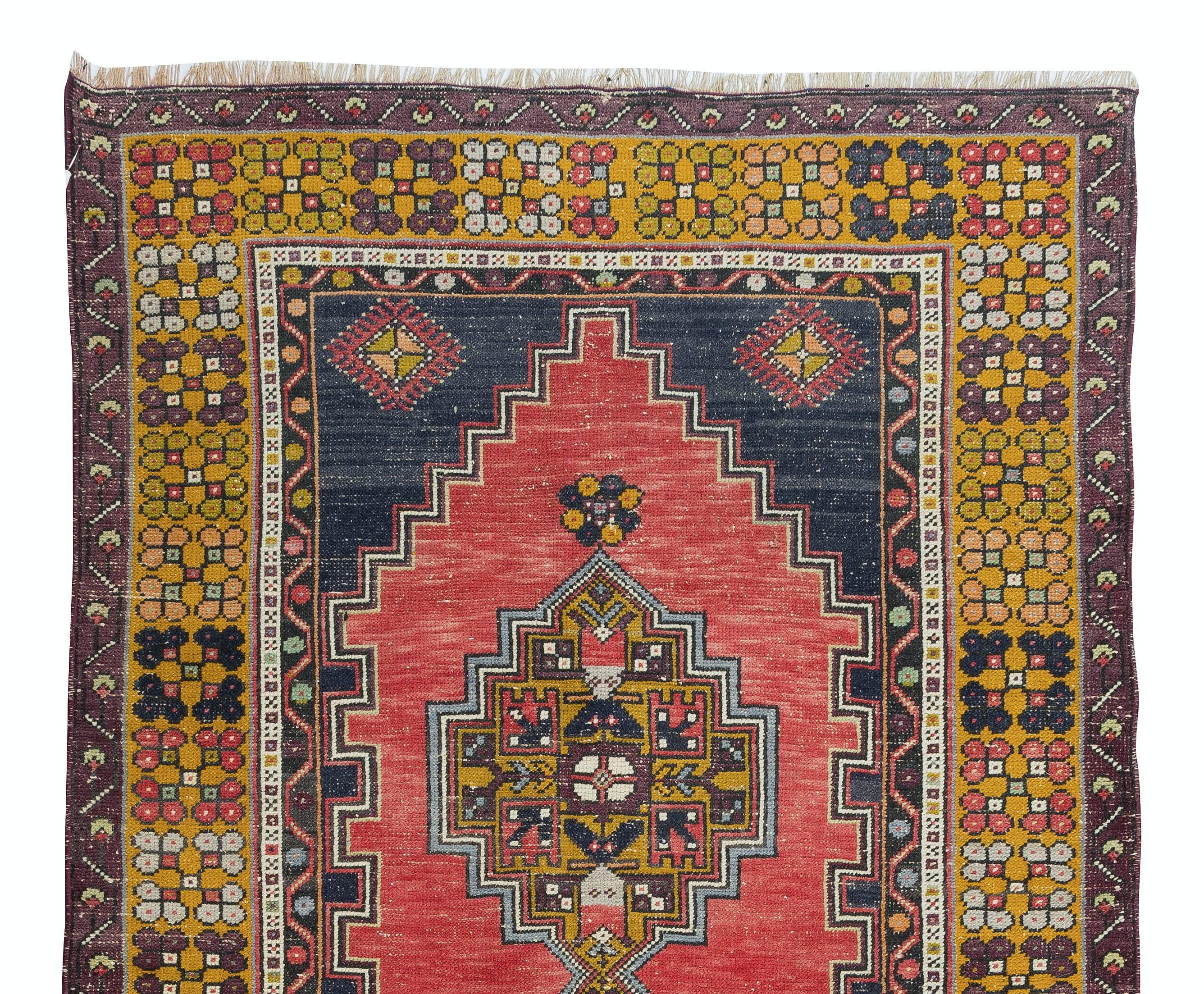 Turc Tapis oriental vintage fait main rouge, or, bleu foncé, rose et vert de 3,7 x 6,6 m en vente