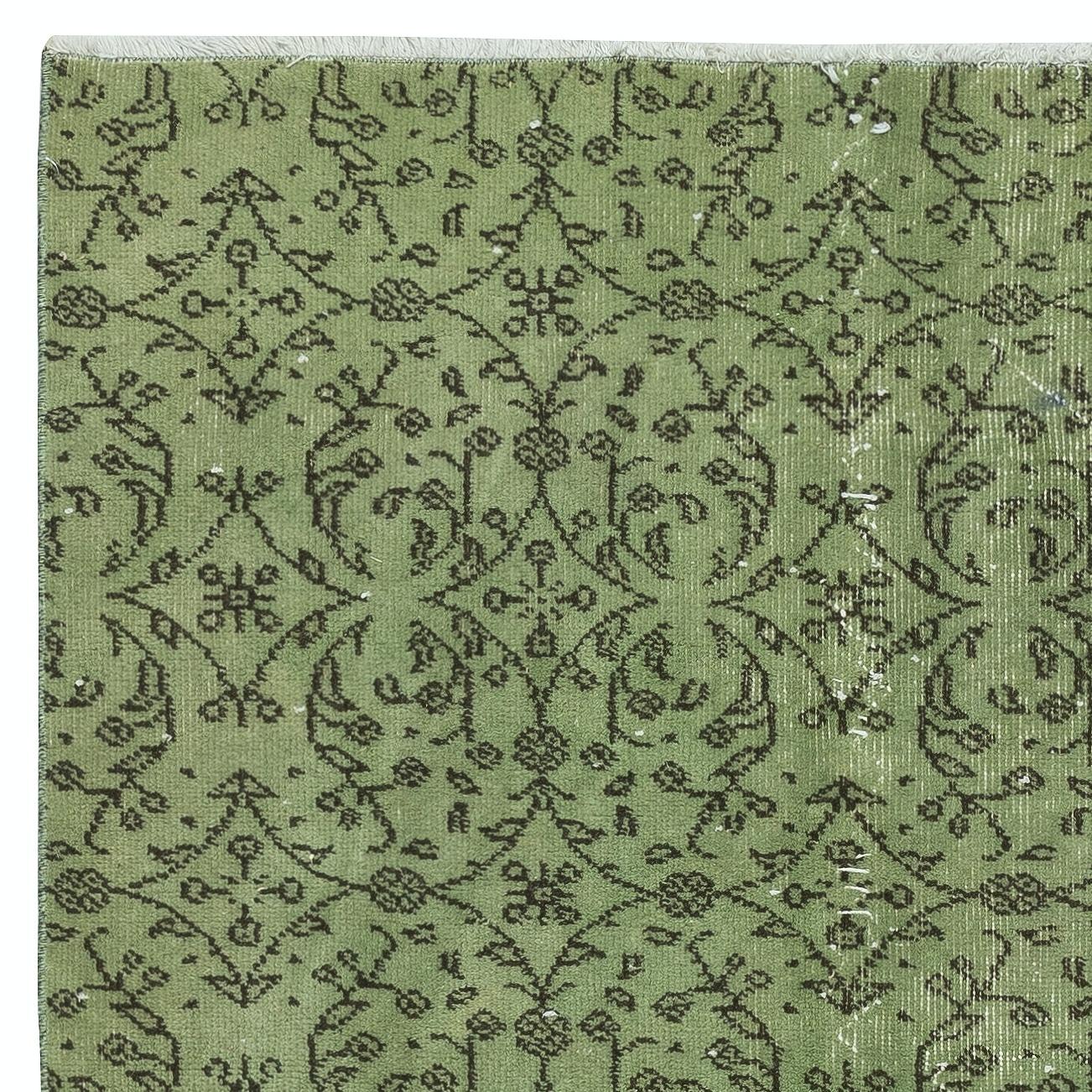 3.7x6.7 Ft Grüner moderner Akzent-Teppich mit Blumenmuster mit modernem Akzent, handgefertigt in der Türkei (Türkisch) im Angebot