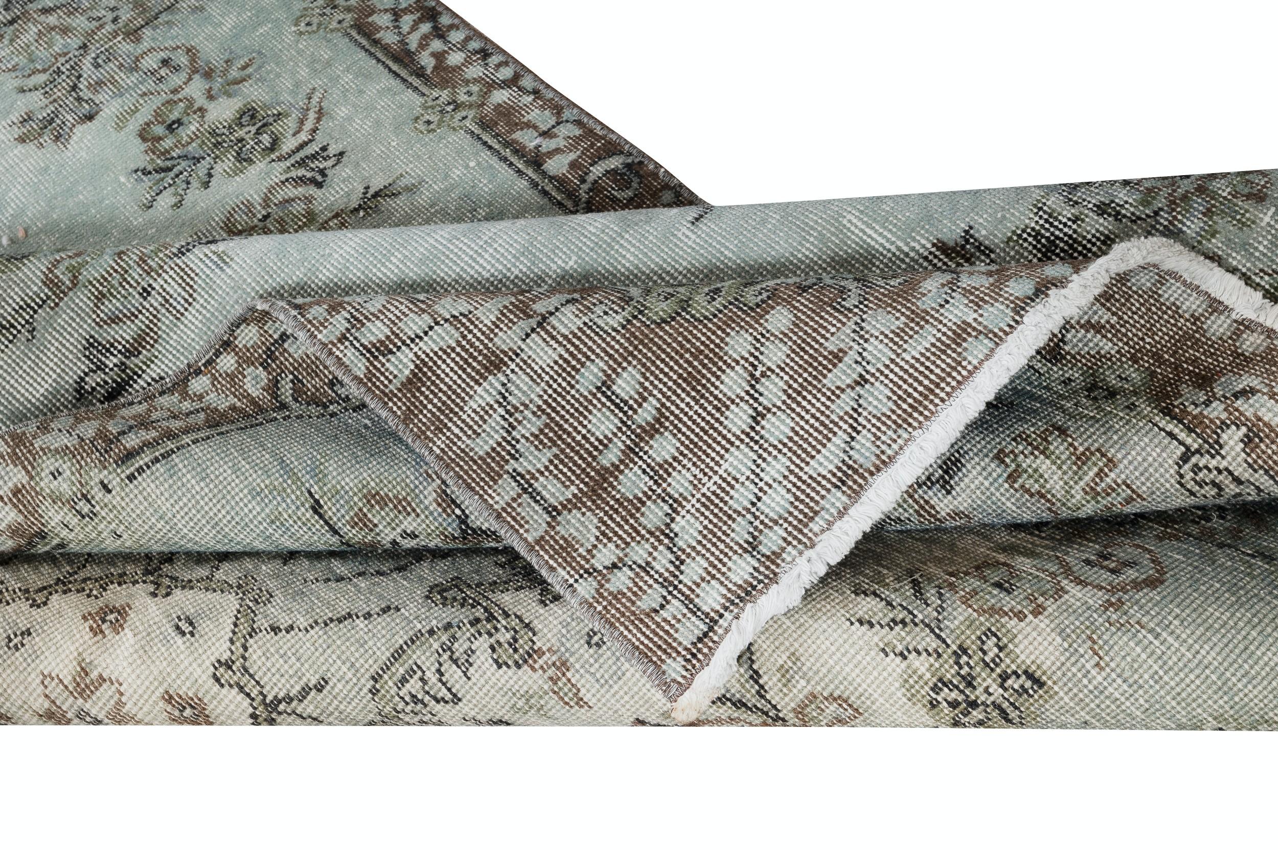 Moderne 3.7x6.7 Ft Modernity Handmade Turkish Accent Rug. Petit tapis bleu clair en vente