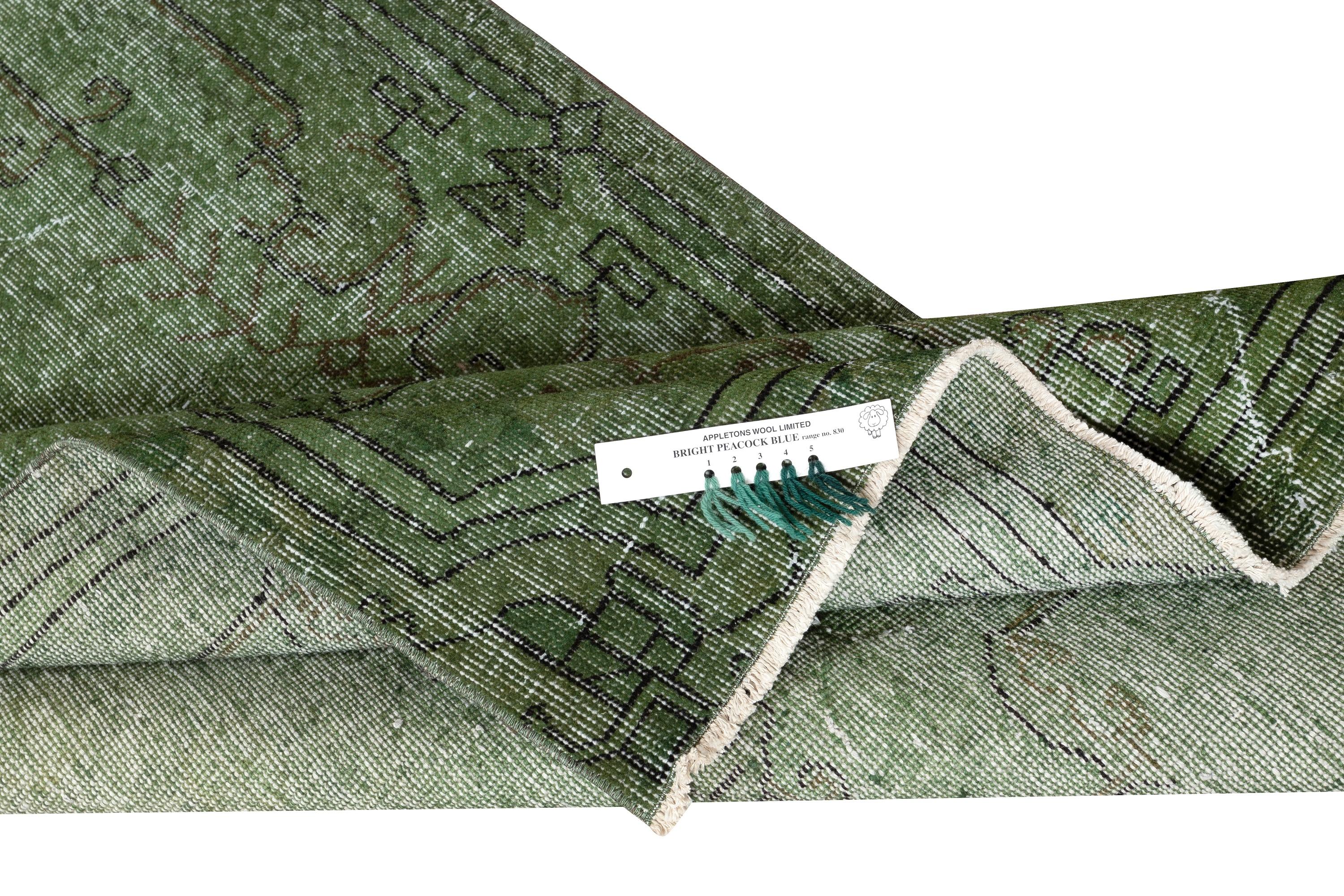 3.7x6.7 Ft Vintage Rug Overdyed in Grün für modernes Interieur. Handgefertigt in der Türkei (Moderne) im Angebot