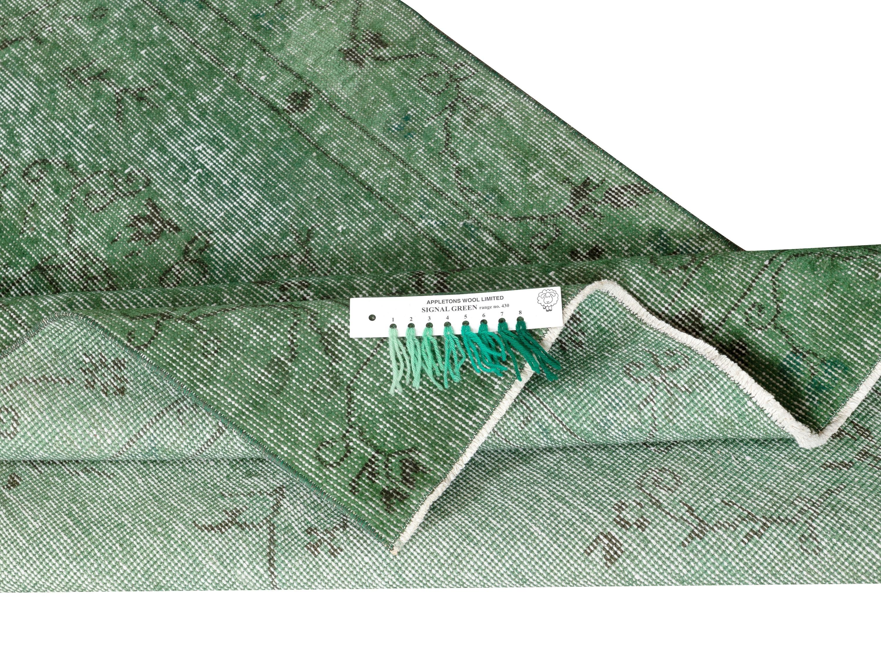 3,7x6,8 Fuß handgefertigter türkischer Vintage-Teppich in Grün gefärbt für moderne Innenräume (Moderne) im Angebot