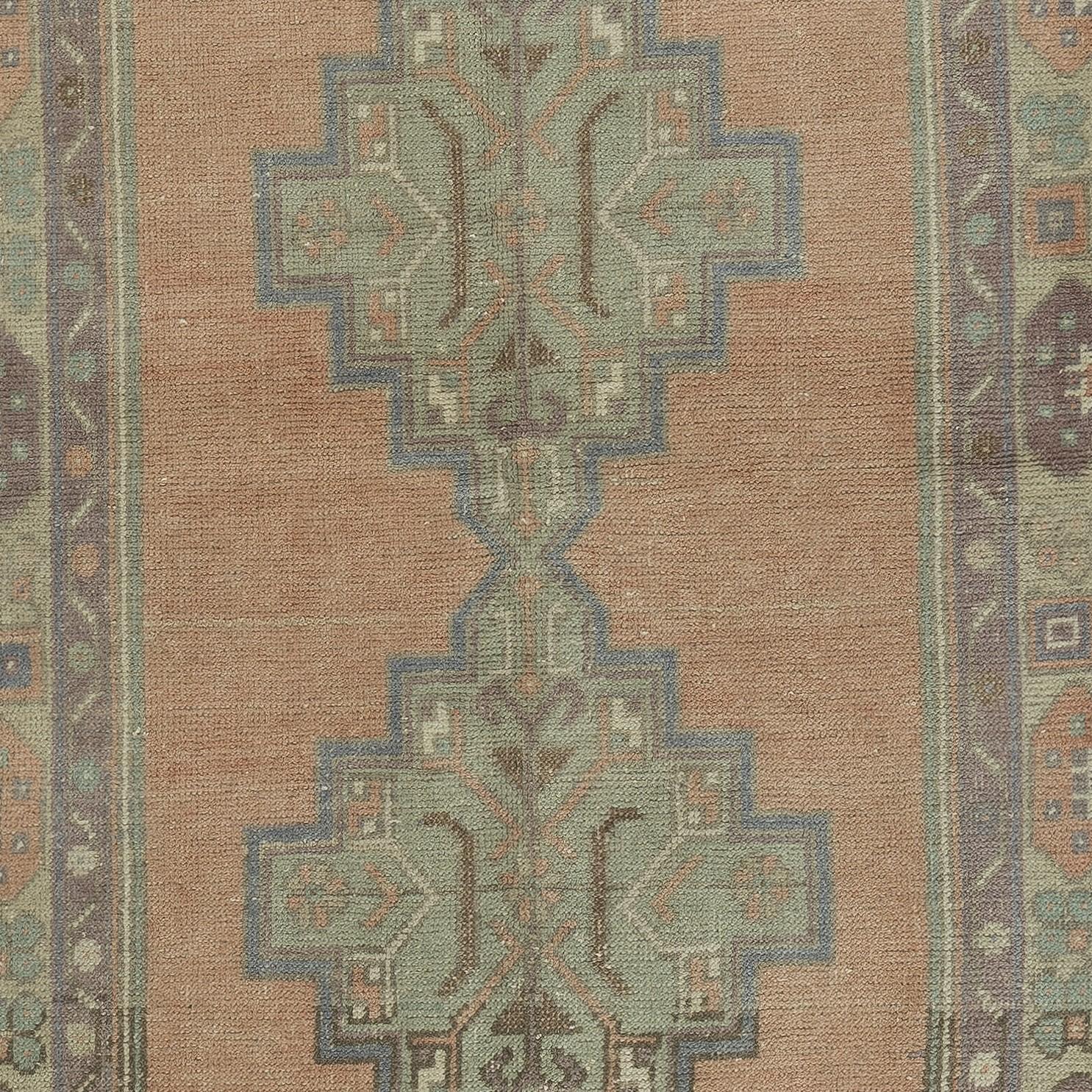 Annodato a mano 3.7x6.8 Ft Tappeto rustico unico nel suo genere, realizzato a mano in stile turco orientale. 100% lana in vendita