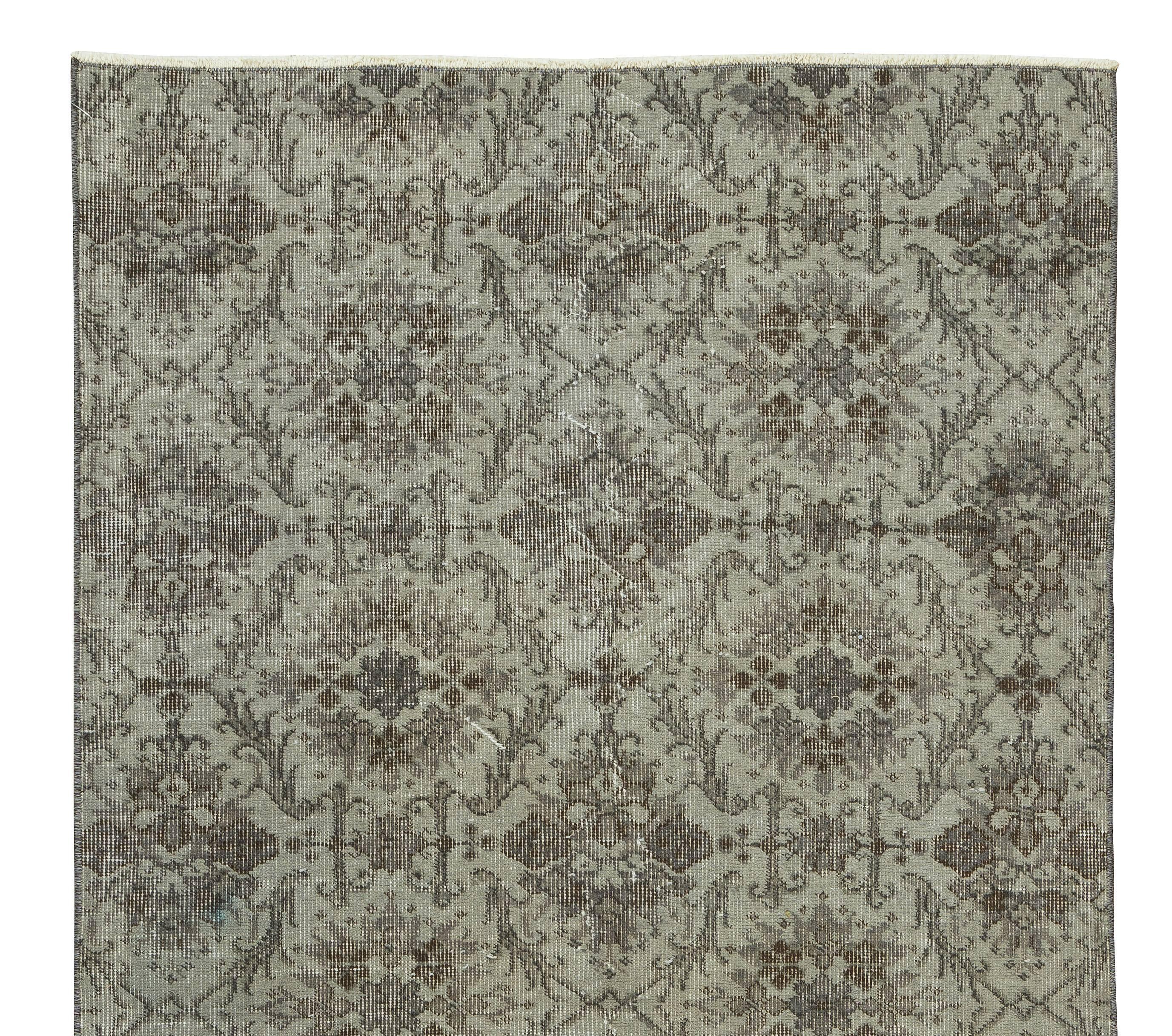 Hand-Woven Vintage Handmade Turkish Deco Wool Rug, Floral Pattern Floor Covering For Sale