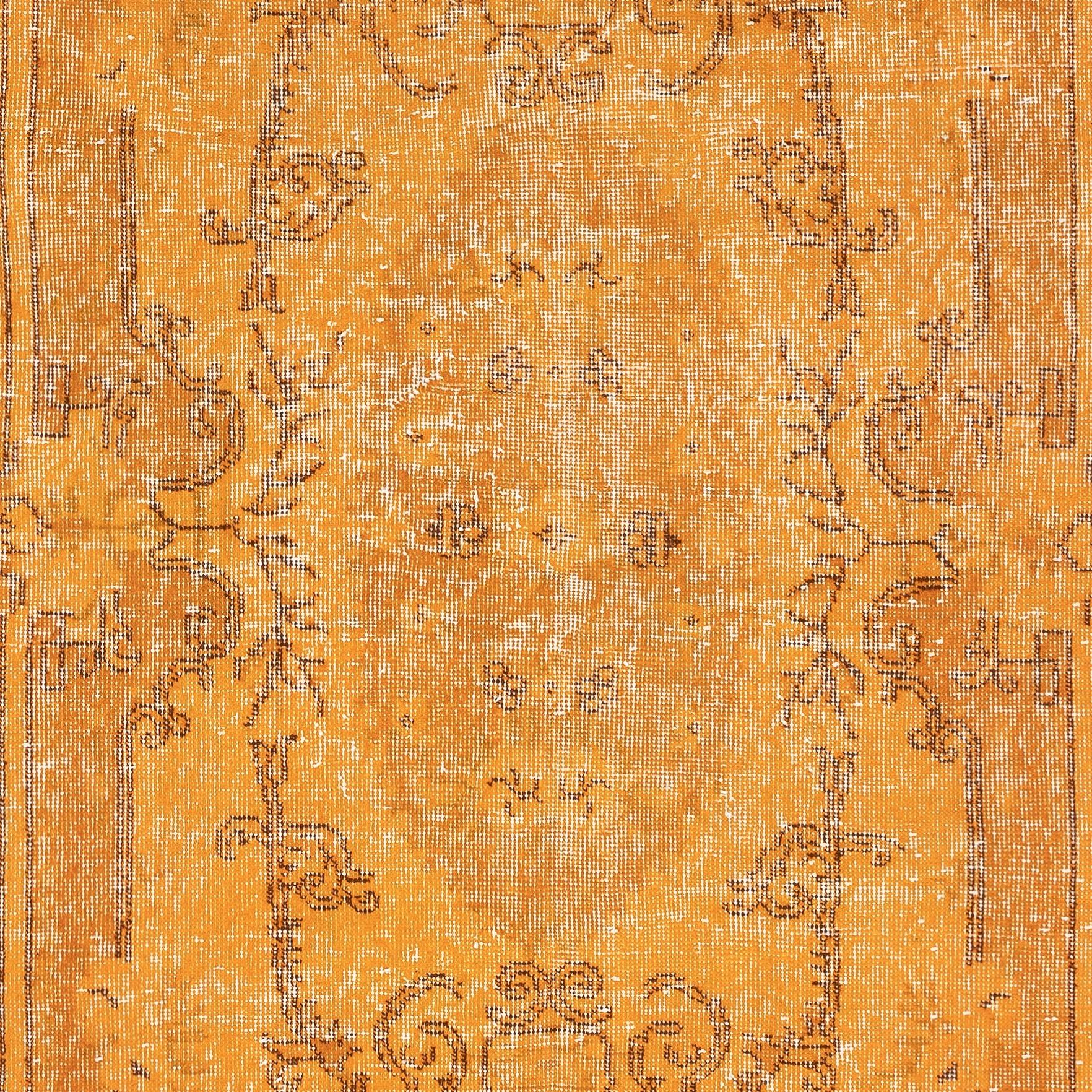 Turco Tappeto vintage tinto di arancione 3.7x7 Ft per interni moderni. Annodato a mano in Turchia in vendita