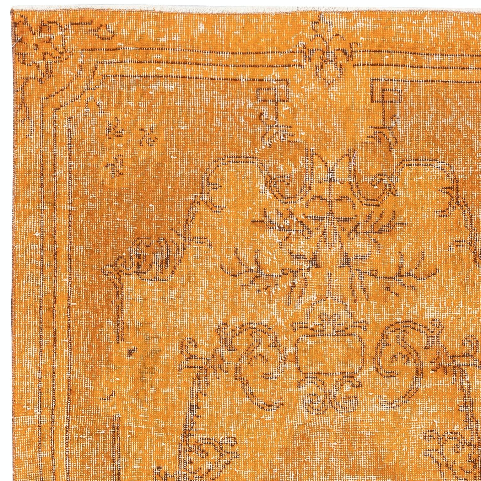 Tappeto vintage tinto di arancione 3.7x7 Ft per interni moderni. Annodato a mano in Turchia In condizioni buone in vendita a Spring Valley, NY