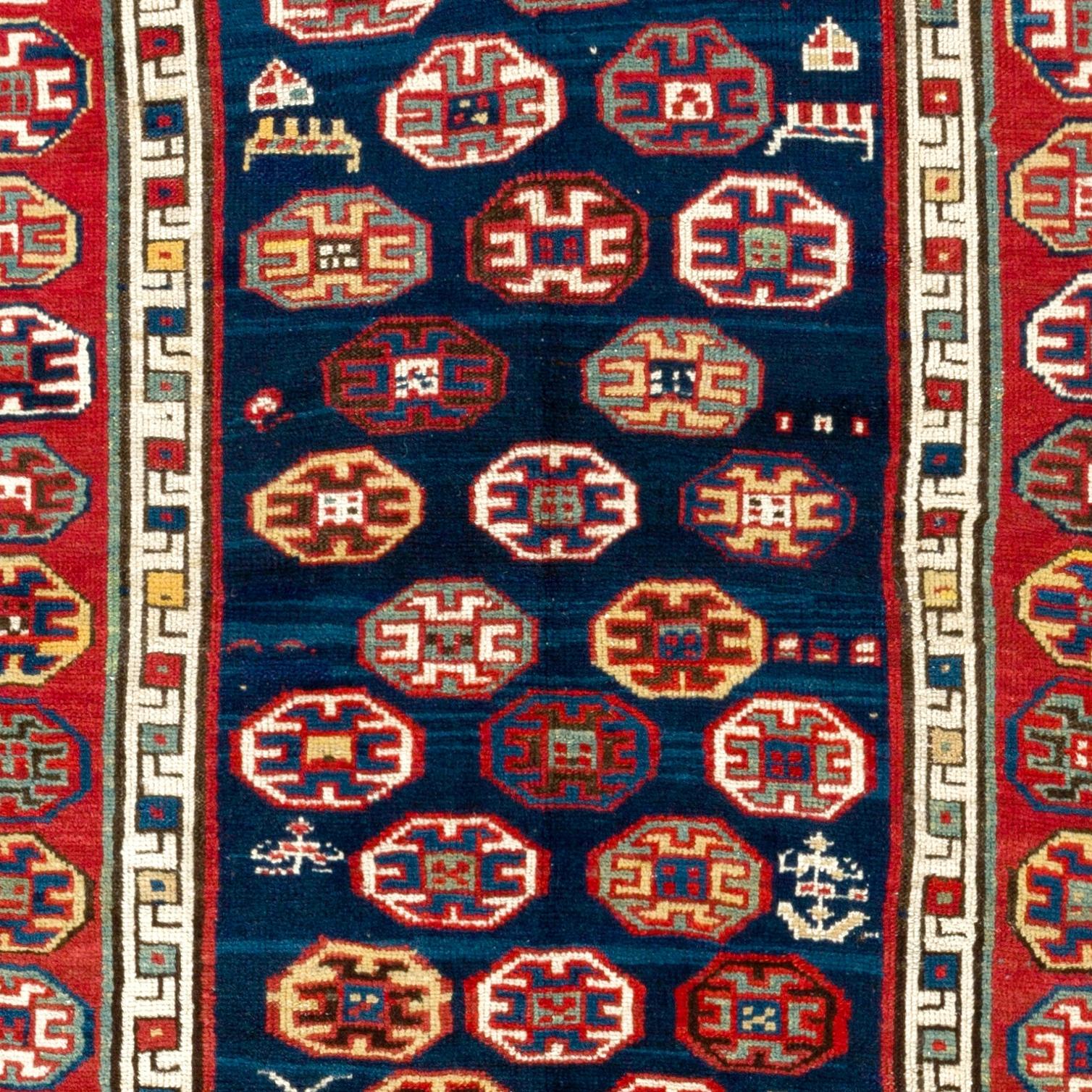 3.7x8.7 ft Antiker Südost Kaukasischer Läufer Teppich, um 1880 (Kasachisch) im Angebot