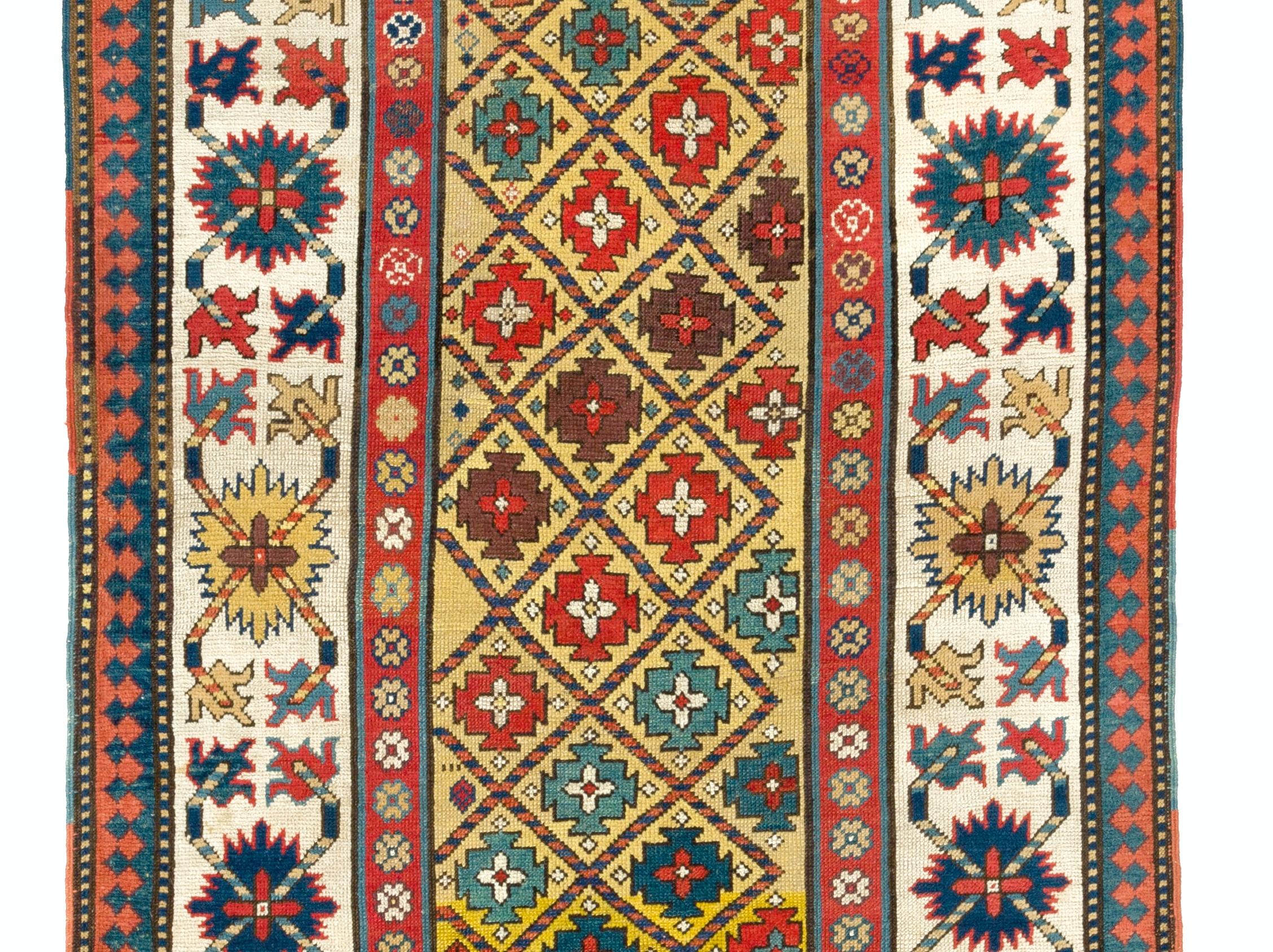 3.7x9 Ft Antiker kaukasischer Kazak-Teppich mit gelbem Grund, ca. 1880 (Kasachisch) im Angebot
