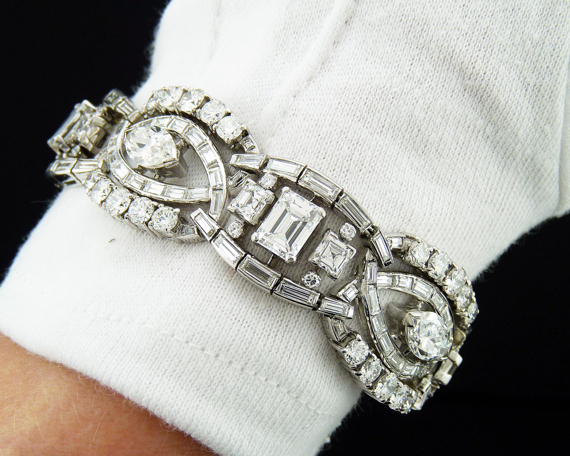 Vintage 38 Carat Diamond Gold Bracelet, circa 1960s In Good Condition For Sale In New York, NY