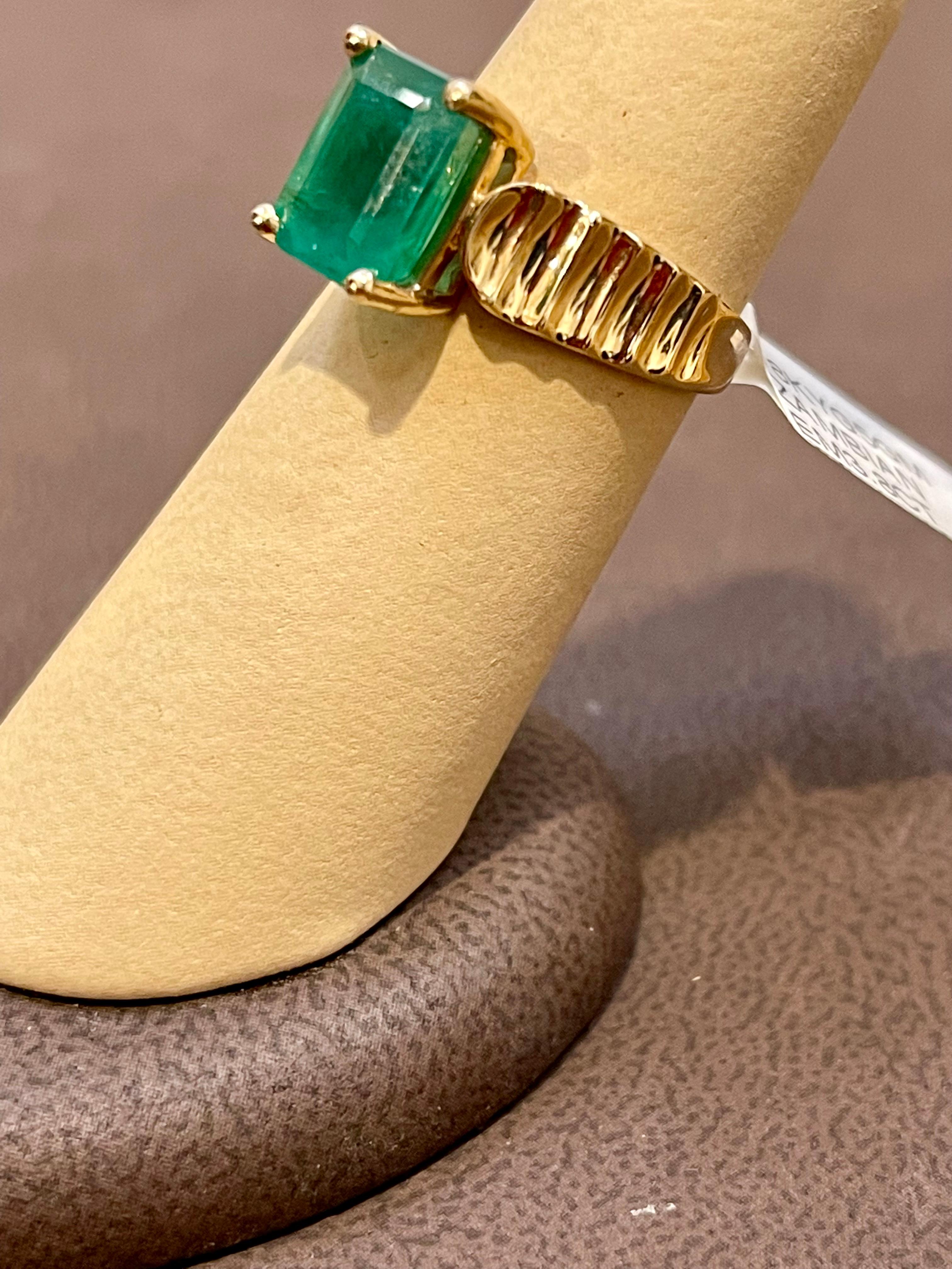 3.8 Carat Natural Zambian Emerald Cut Emerald Ring 14 Karat Yellow Gold en vente 8