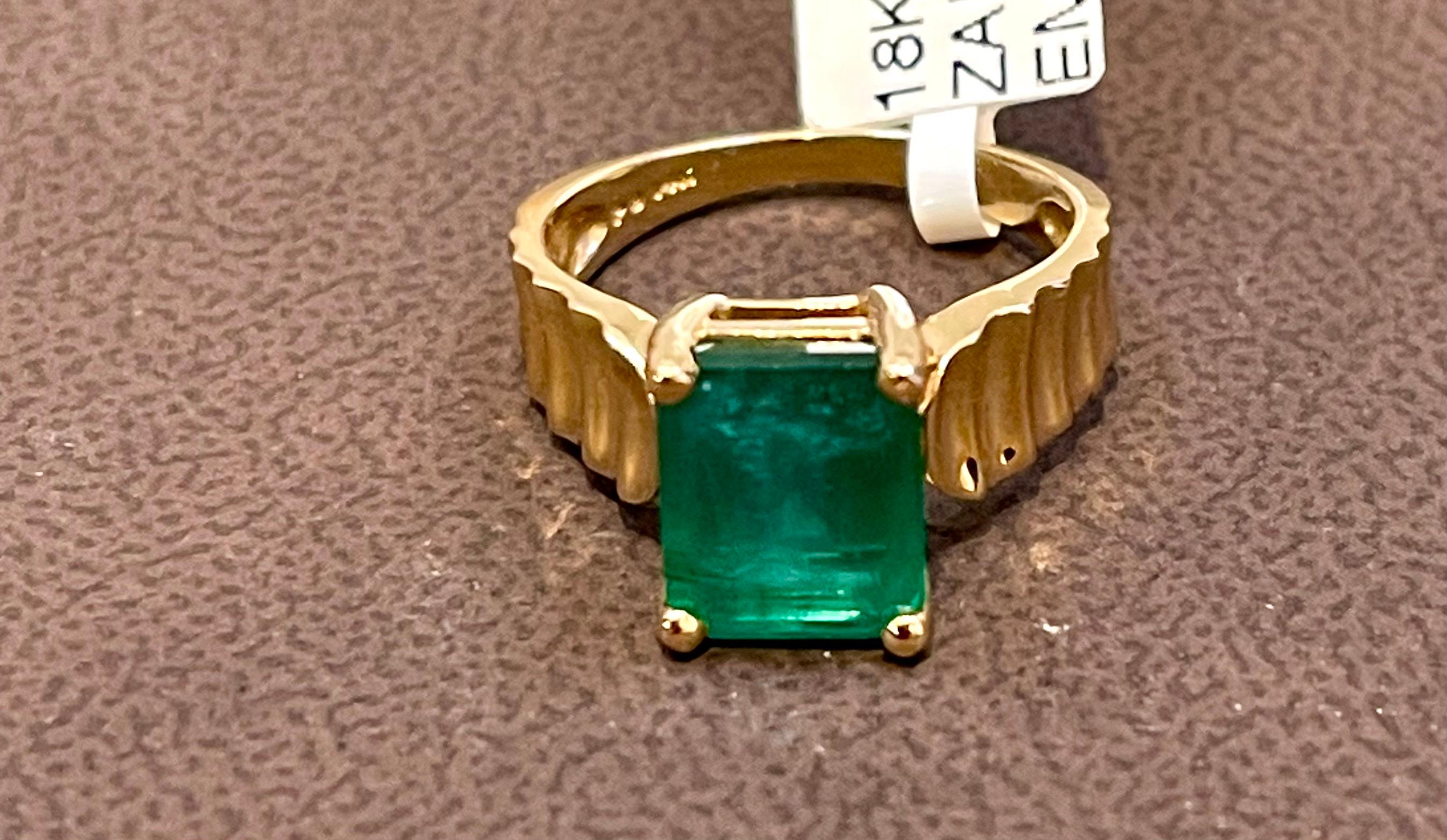 Taille émeraude 3.8 Carat Natural Zambian Emerald Cut Emerald Ring 14 Karat Yellow Gold en vente