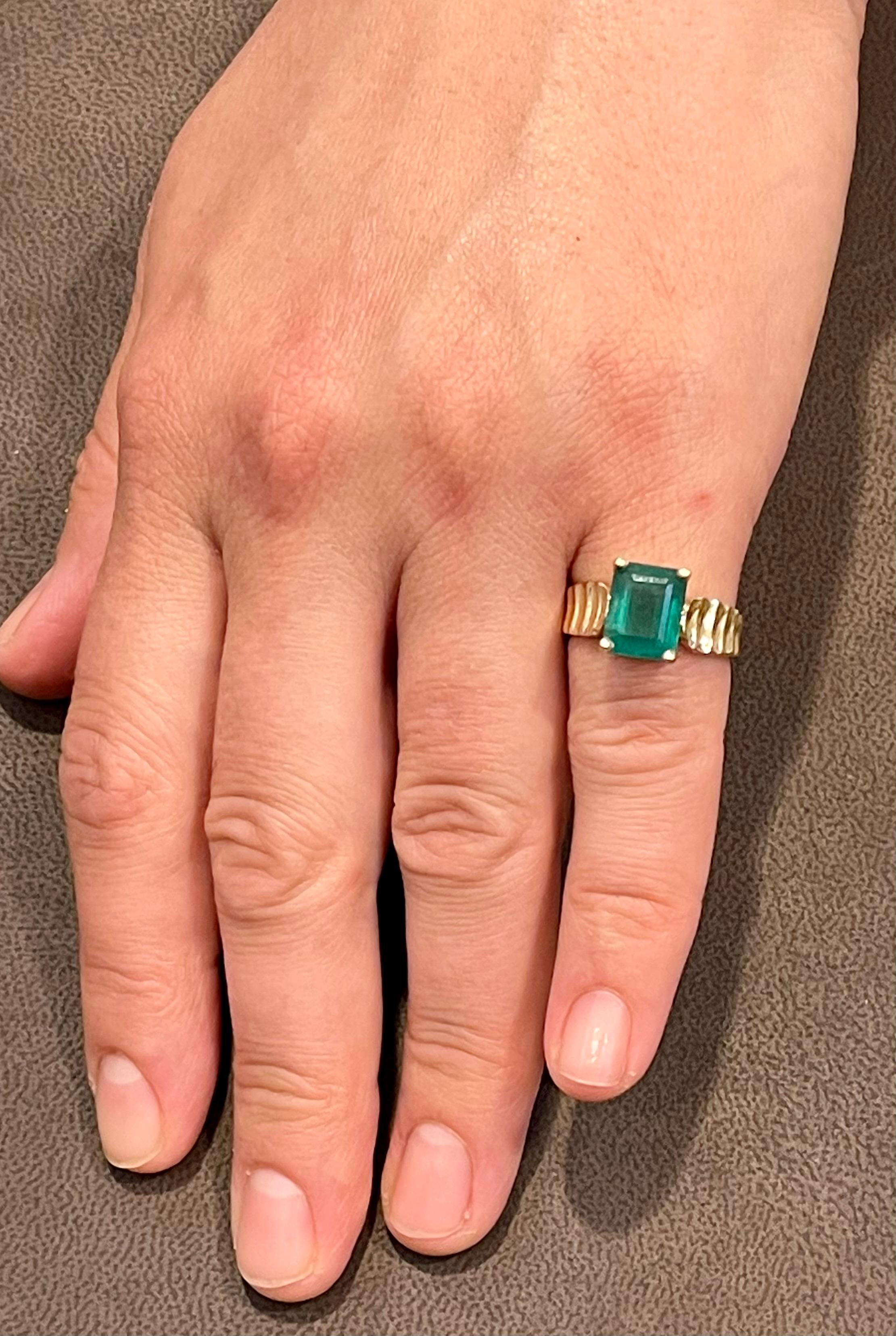 3.8 Carat Natural Zambian Emerald Cut Emerald Ring 14 Karat Yellow Gold Excellent état - En vente à New York, NY