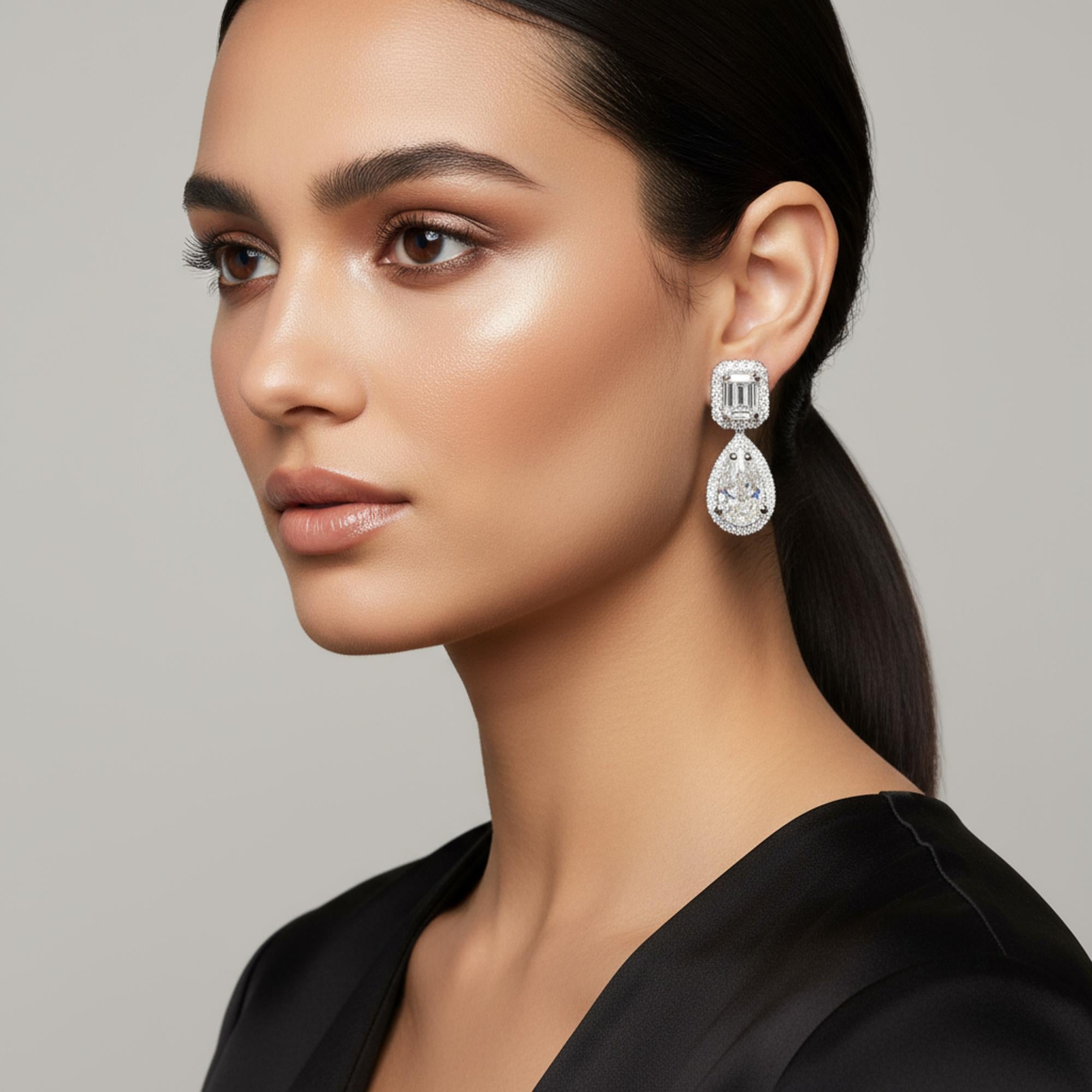 3,8 Karat birnenförmiger Smaragd im Brillantschliff Diamant-Ohrhänger aus 18 Karat Weißgold im Angebot 1