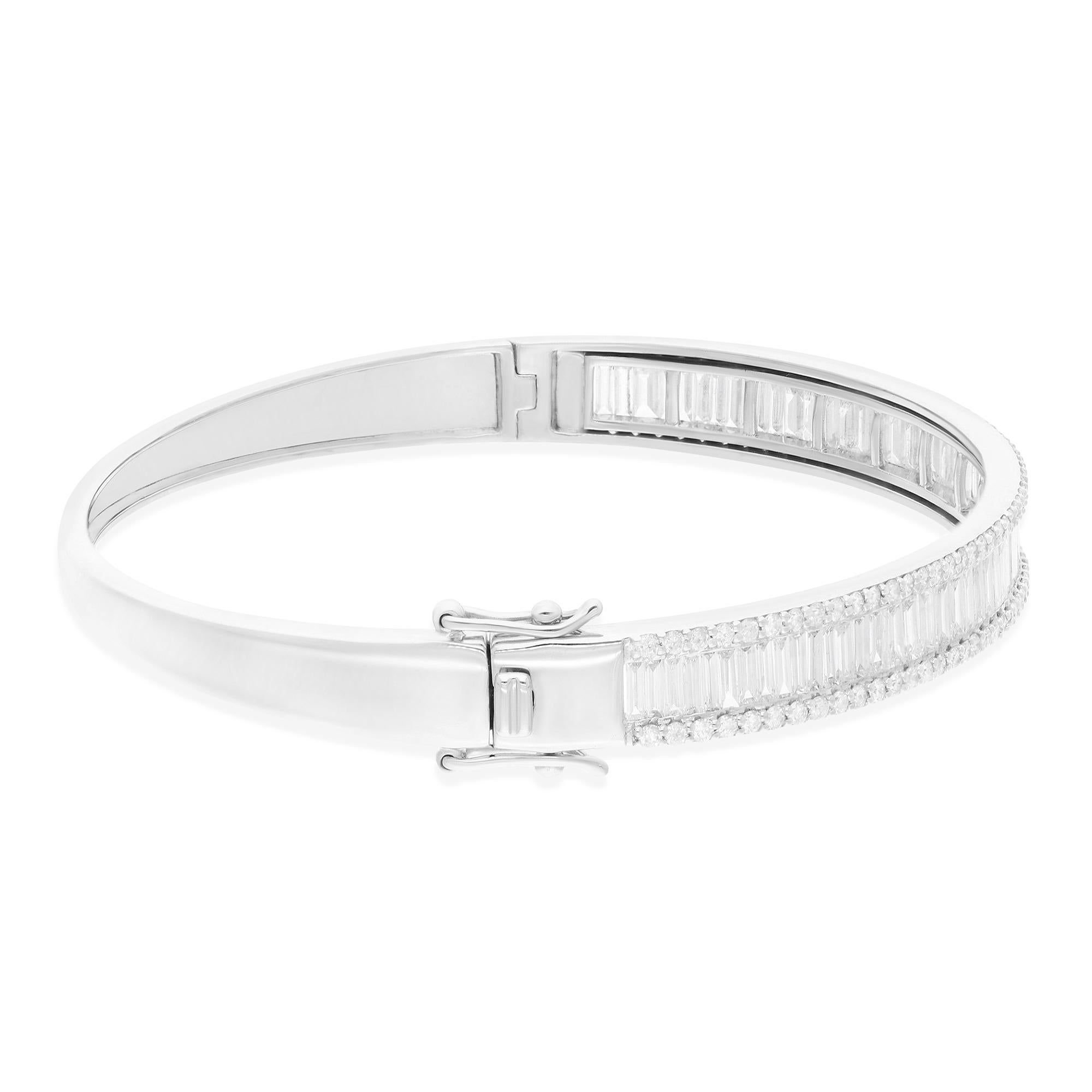 Taglio baguette 3,8 Carati SI Chiarezza HI Colore Baguette Bracciale di diamanti in oro bianco 18 carati in vendita
