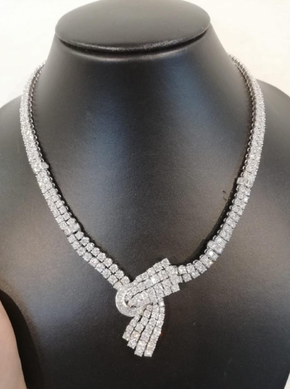 38 Karat Tennis-Halskette mit runden Diamanten im Brillantschliff in Baguette-Schliff (Zeitgenössisch) im Angebot