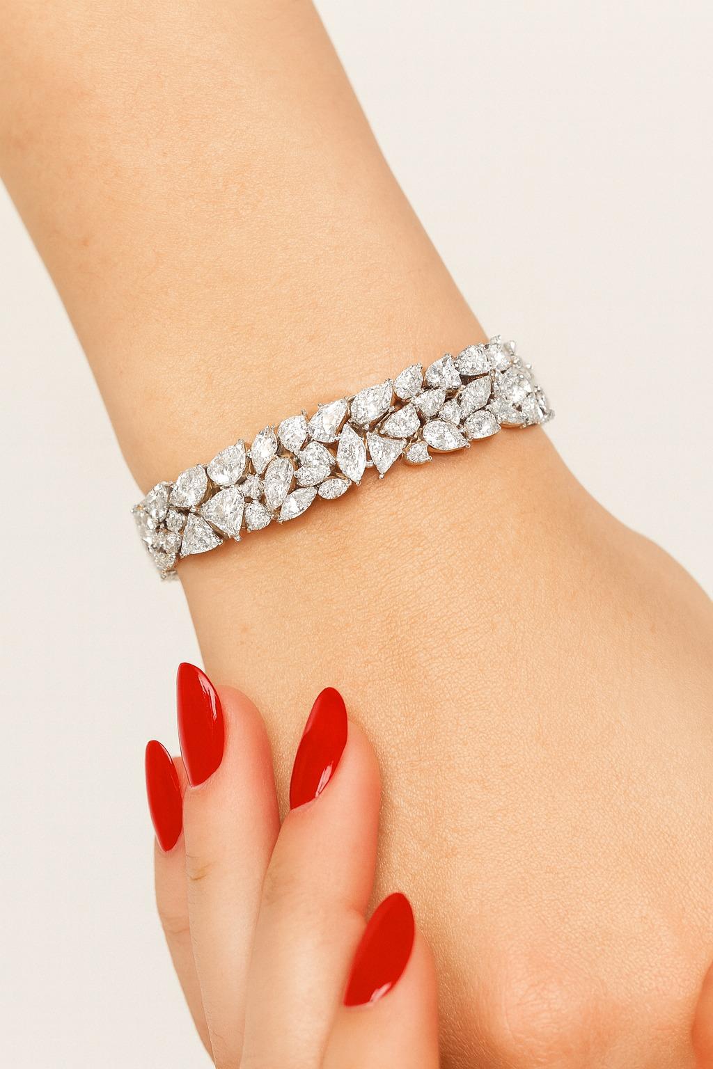 38 Ct. Breites Multi-Shape-Diamant-Cluster-Tennisarmband (Marquiseschliff) im Angebot