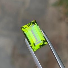 3,8 Karat Baguetteschliff Natürlicher lebhafter grüner Peridot Edelstein für Schmuck 11 mm