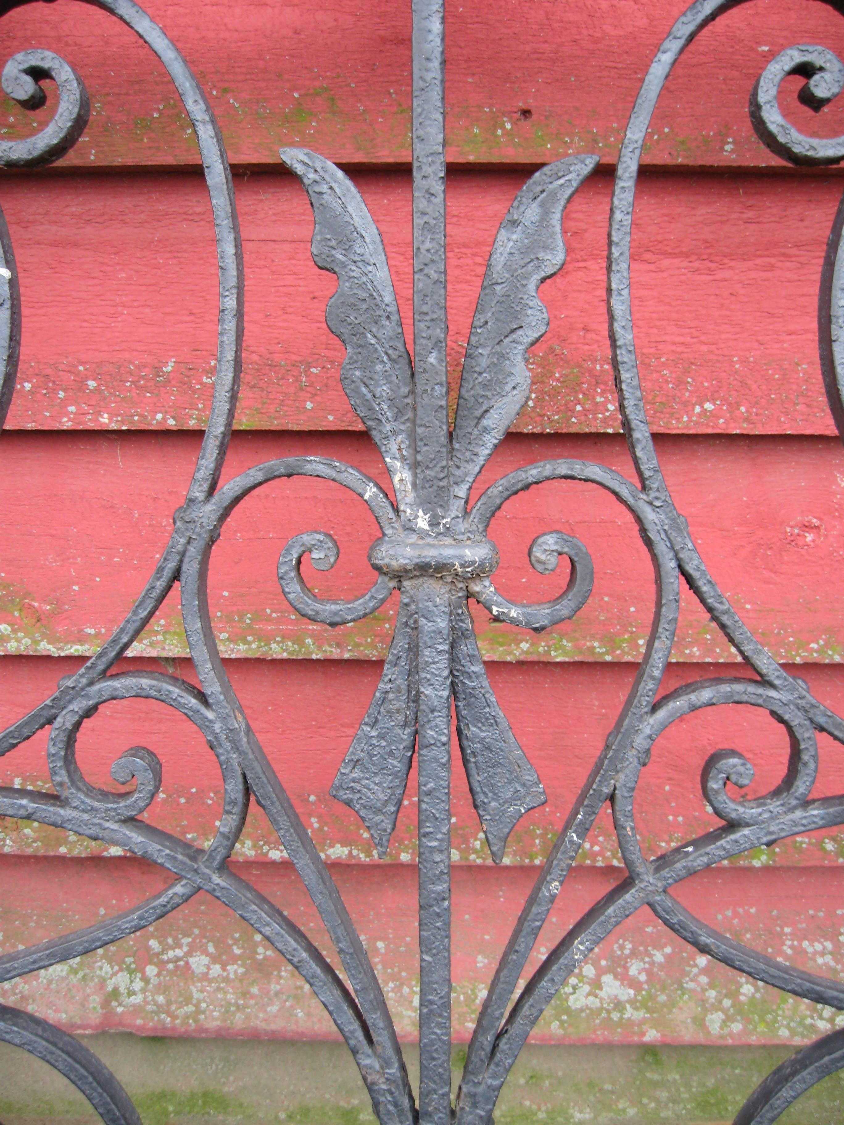 38 Feet of 19th Century Iron Fence 1