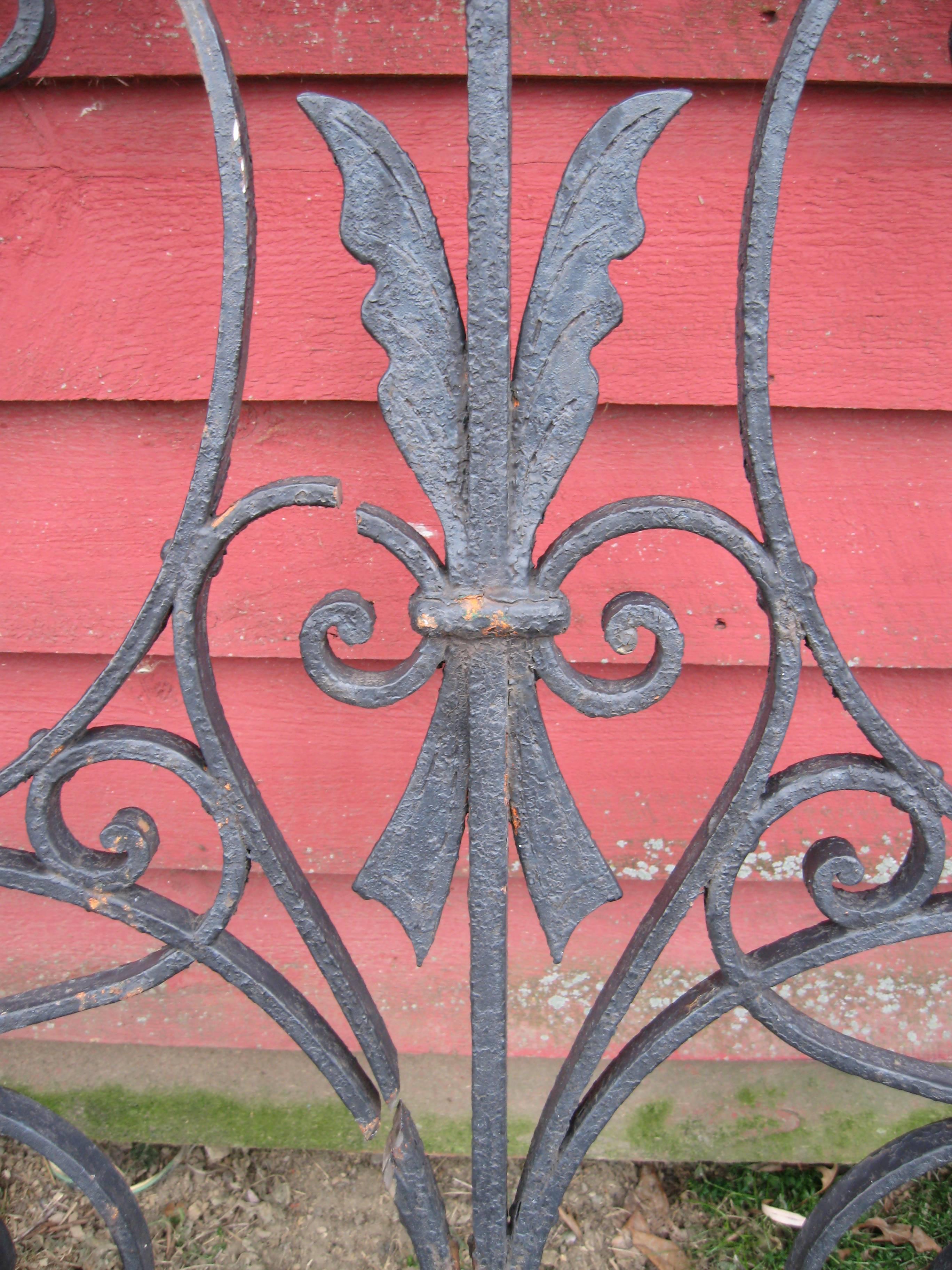 38 Feet of 19th Century Iron Fence 2