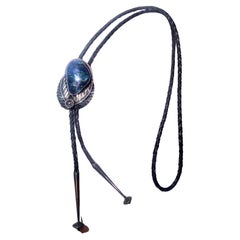 Cravatta Bolo 38" in pelle e argento con medaglione in Opale Blu