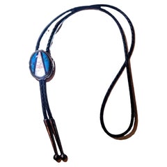 Corbata Navajo Bolo de Cuero y Plata de Ley de 38" con Medallón de Turquesa y Abulón