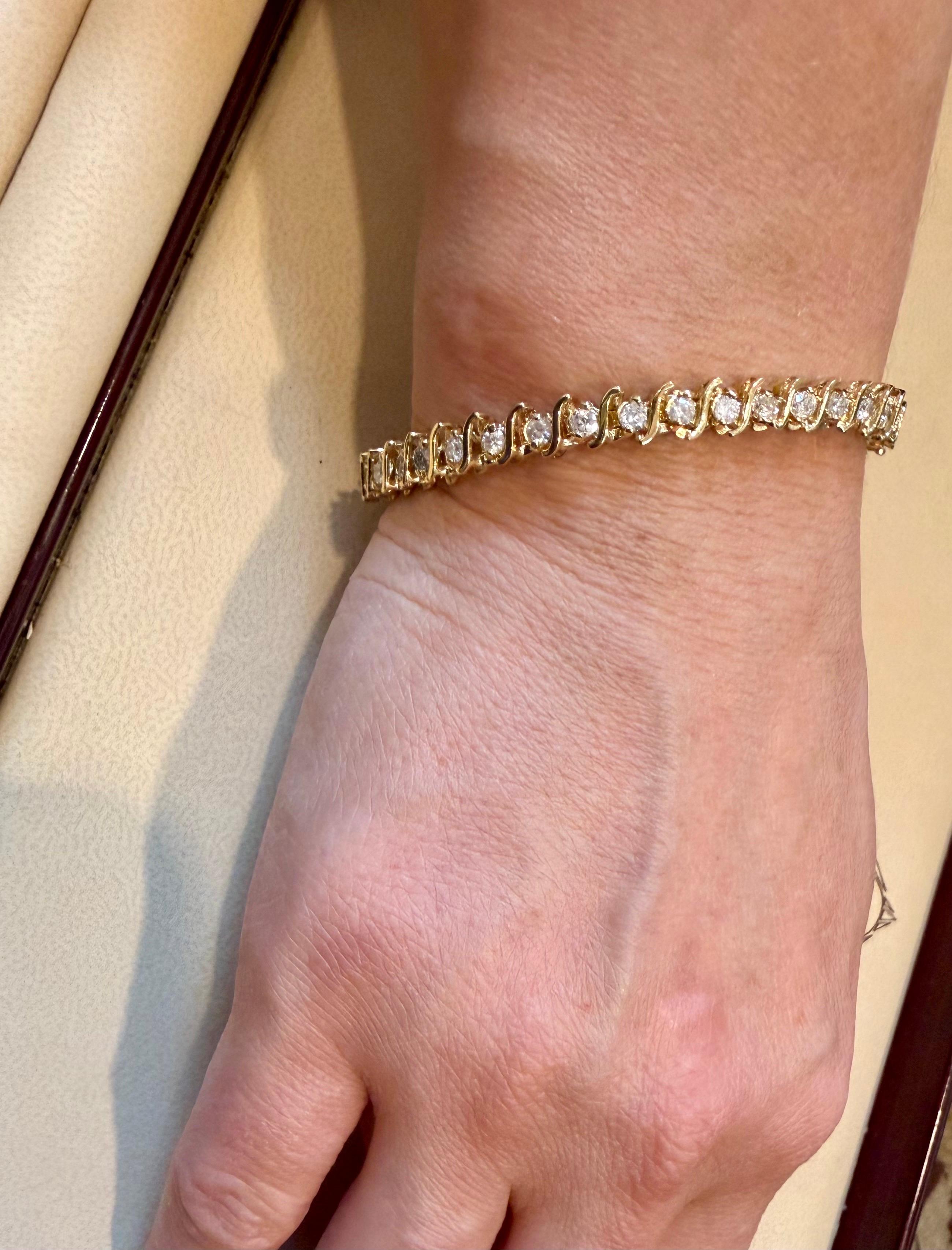 38 Bracelet de tennis en or jaune 14 carats avec diamants ronds et designs en S  5.7 Carat, 7