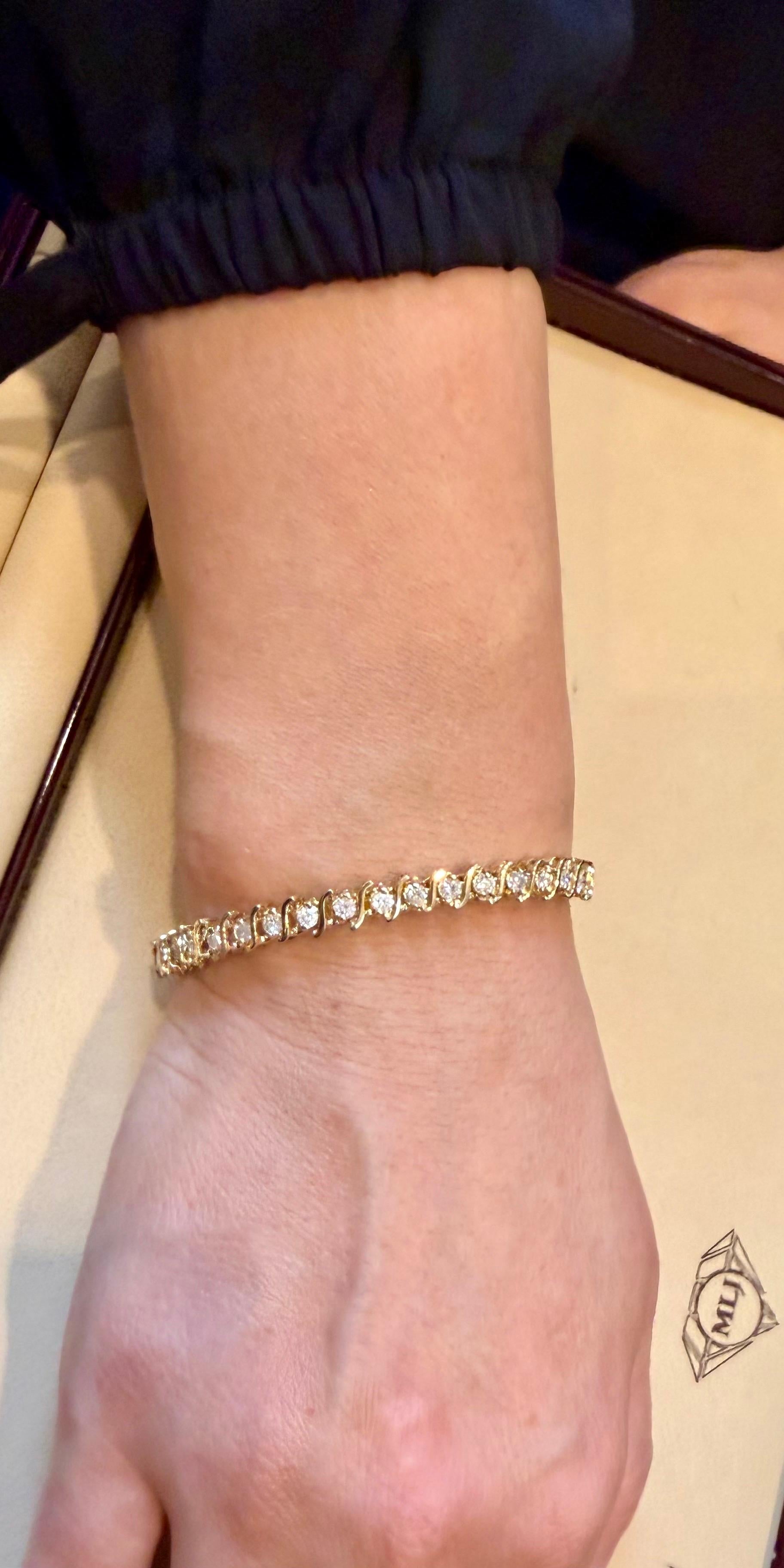 38 Bracelet de tennis en or jaune 14 carats avec diamants ronds et designs en S  5.7 Carat, 7