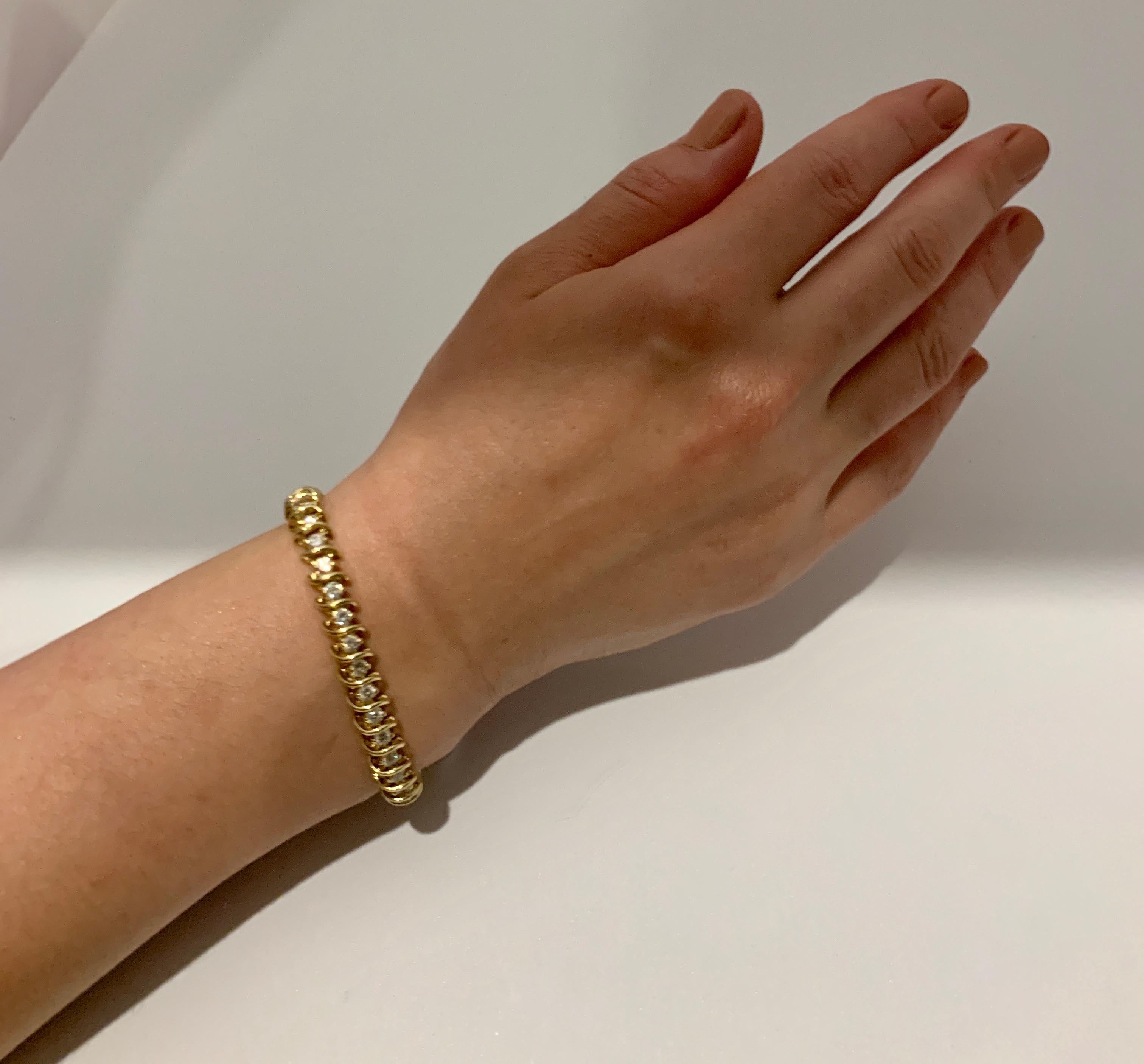 38 Bracelet de tennis en or jaune 14 carats avec diamants ronds et designs en S  5.7 Carat, 7