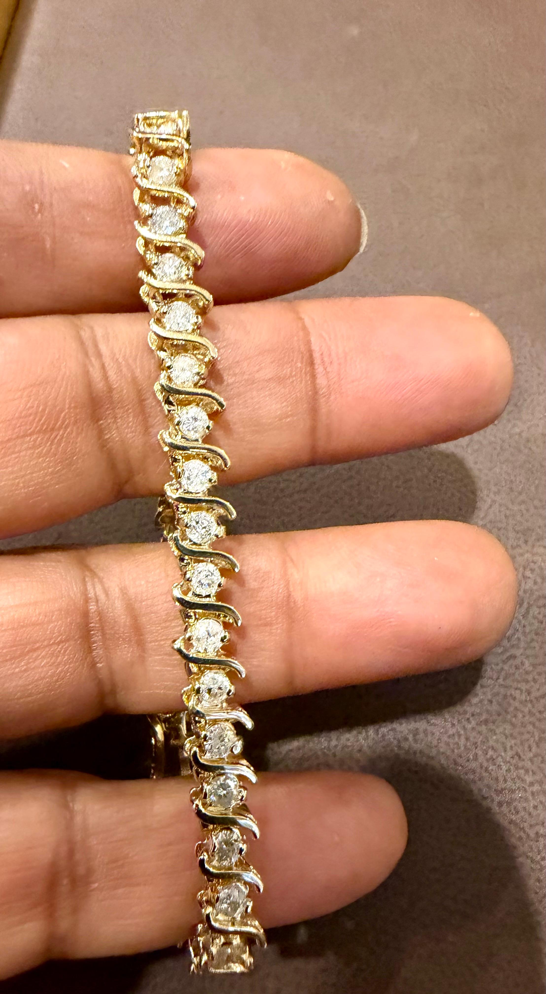 38 Bracelet de tennis en or jaune 14 carats avec diamants ronds et designs en S  5.7 Carat, 7