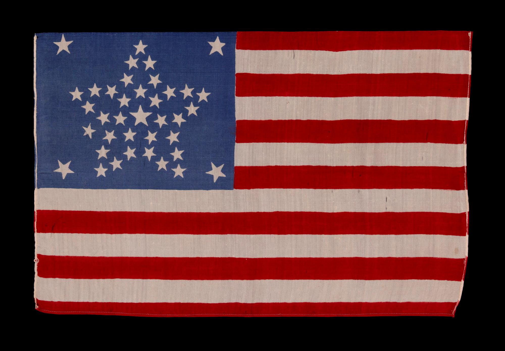 DRAPEAU DE PARADE AMÉRICAIN À 38 ÉTOILES AVEC UNE RARE ET BELLE VARIANTE DU MOTIF 