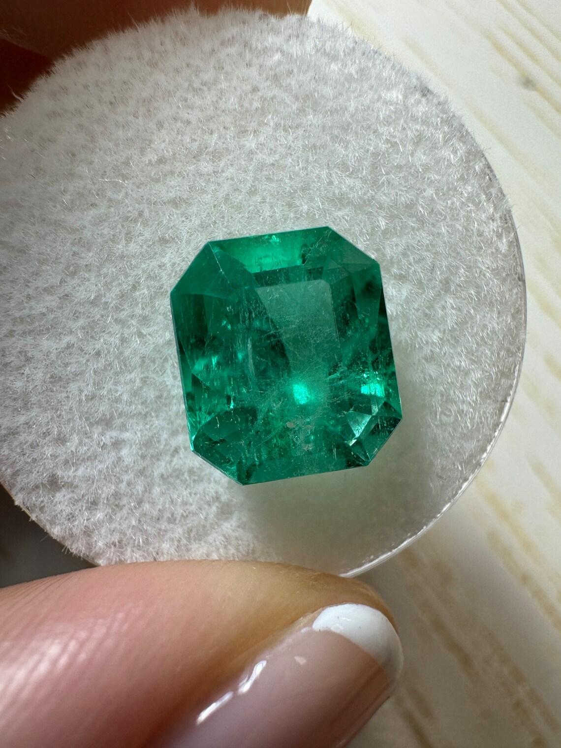 3,80 Karat 10x9 glänzender grüner loser kolumbianischer Smaragd im Smaragdschliff im Smaragdschliff Mai Damen im Angebot