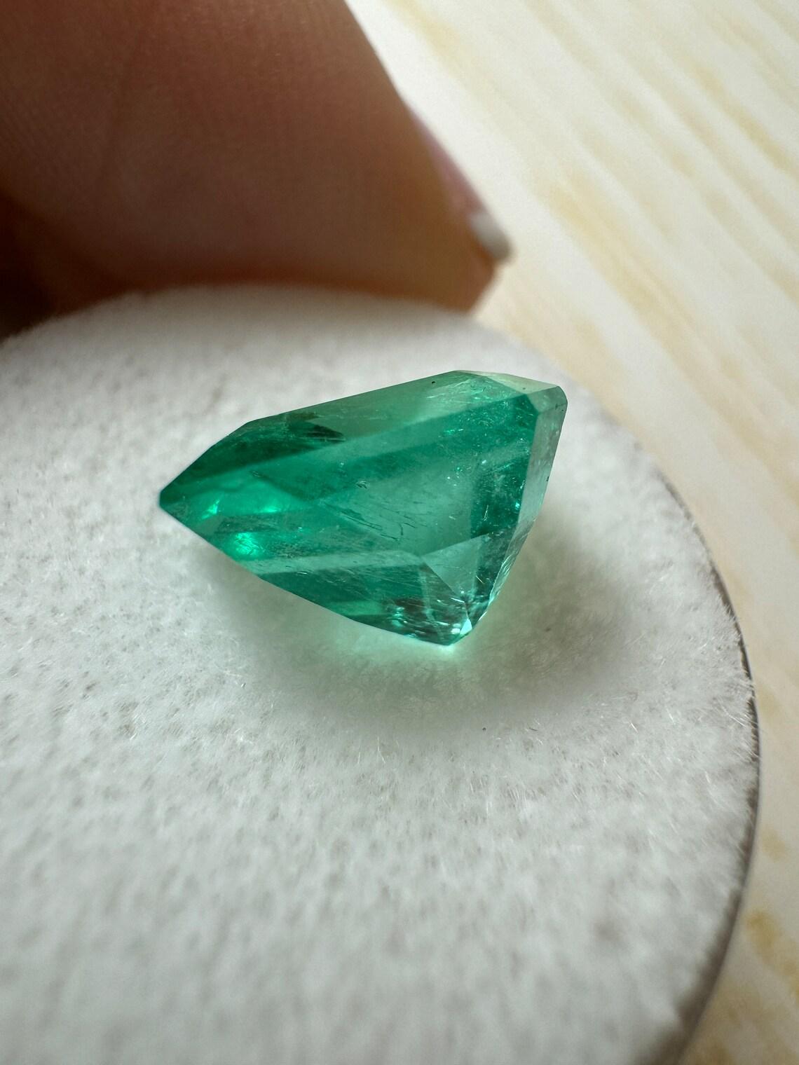 3,80 Karat 10x9 glänzender grüner loser kolumbianischer Smaragd im Smaragdschliff im Smaragdschliff Mai im Angebot 2