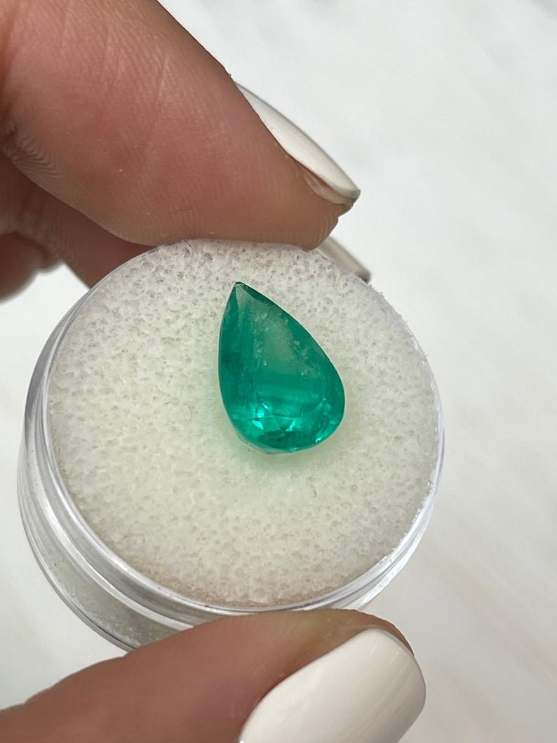 Moderno 3,80 Carati 13x9 Smeraldo Colombiano Verde Bluastro - Taglio a Pera Teardrop May Birthston in vendita