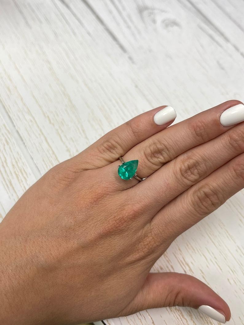 3,80 Carati 13x9 Smeraldo Colombiano Verde Bluastro - Taglio a Pera Teardrop May Birthston in vendita 1
