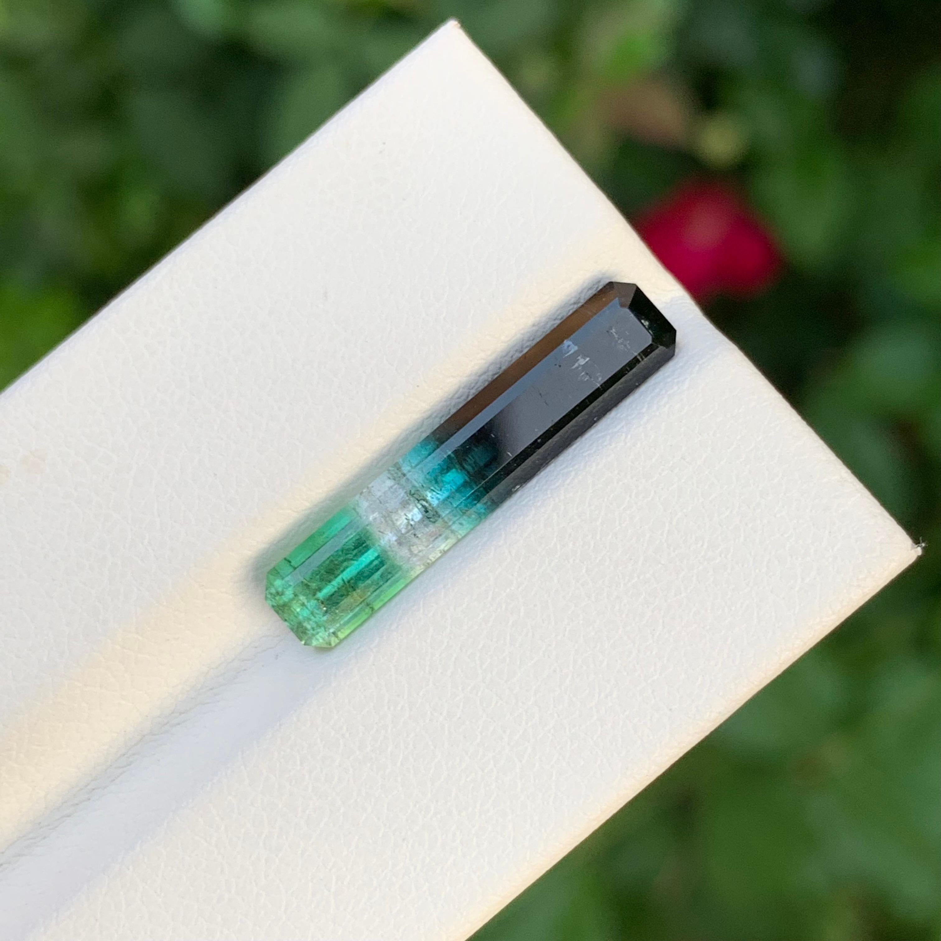3,80 Karat Erstaunliche Natürliche Lose Tetra Farbe Turmalin Lange Smaragd Form Edelstein im Angebot 1