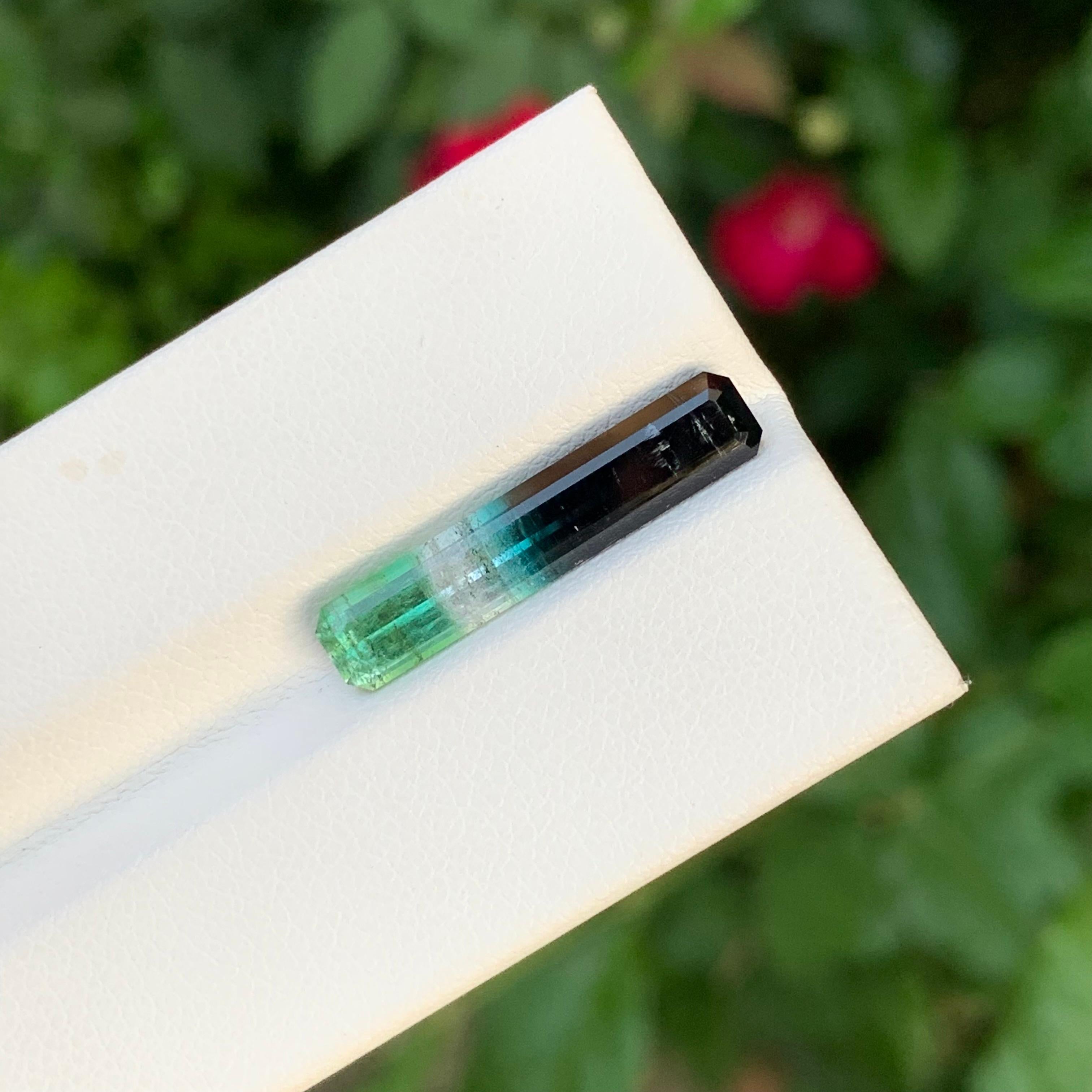 3,80 Karat Erstaunliche Natürliche Lose Tetra Farbe Turmalin Lange Smaragd Form Edelstein im Angebot 2