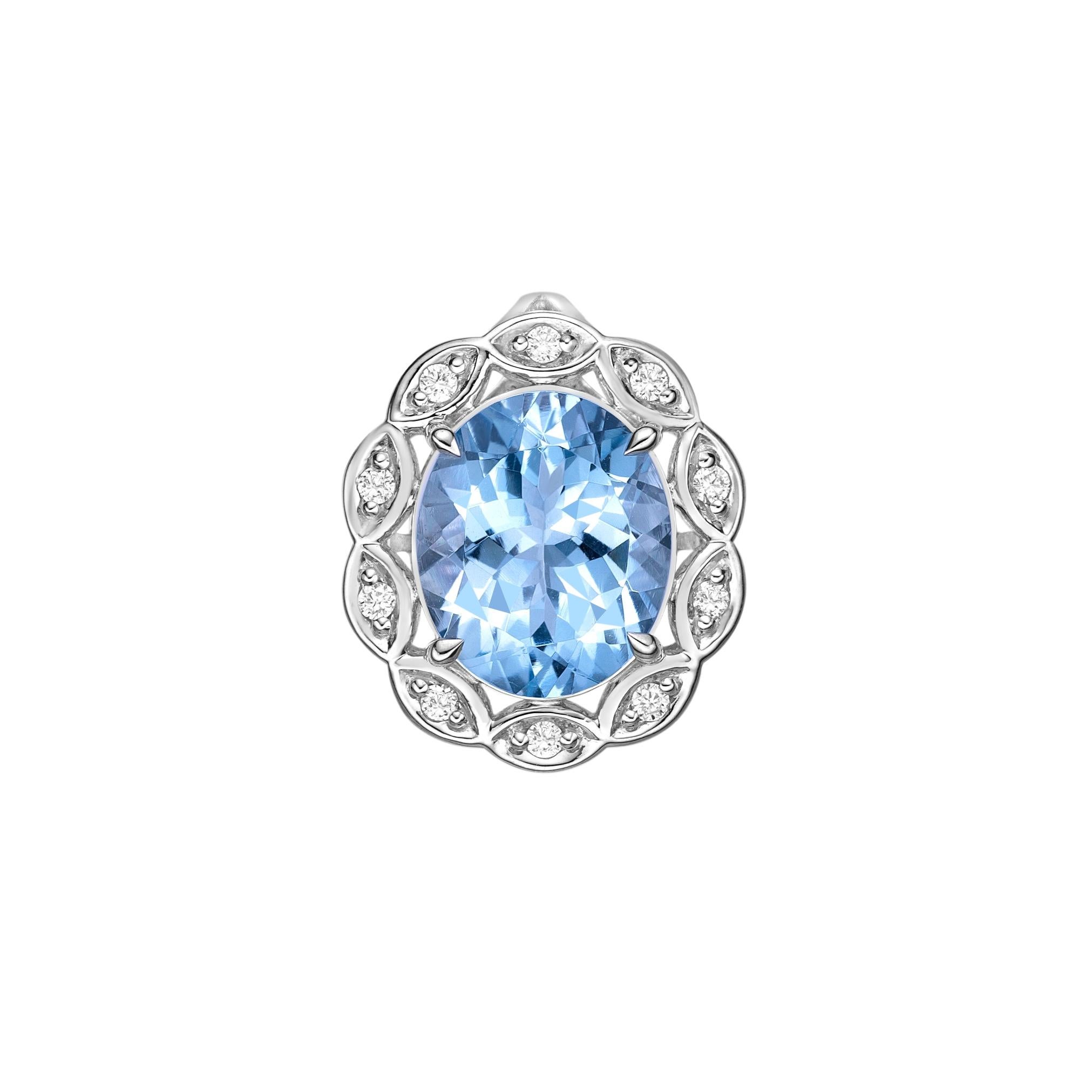 Contemporary 3.80 Carat Aquamarine Ring in 18Karat White Gold with White Diamond. For Sale